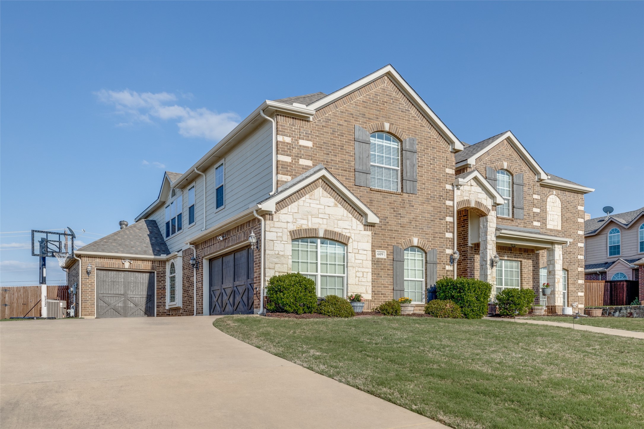 Kennedale, Texas, 76060, United States, 5 Bedrooms Bedrooms, ,4 BathroomsBathrooms,Residential,For Sale,1926987