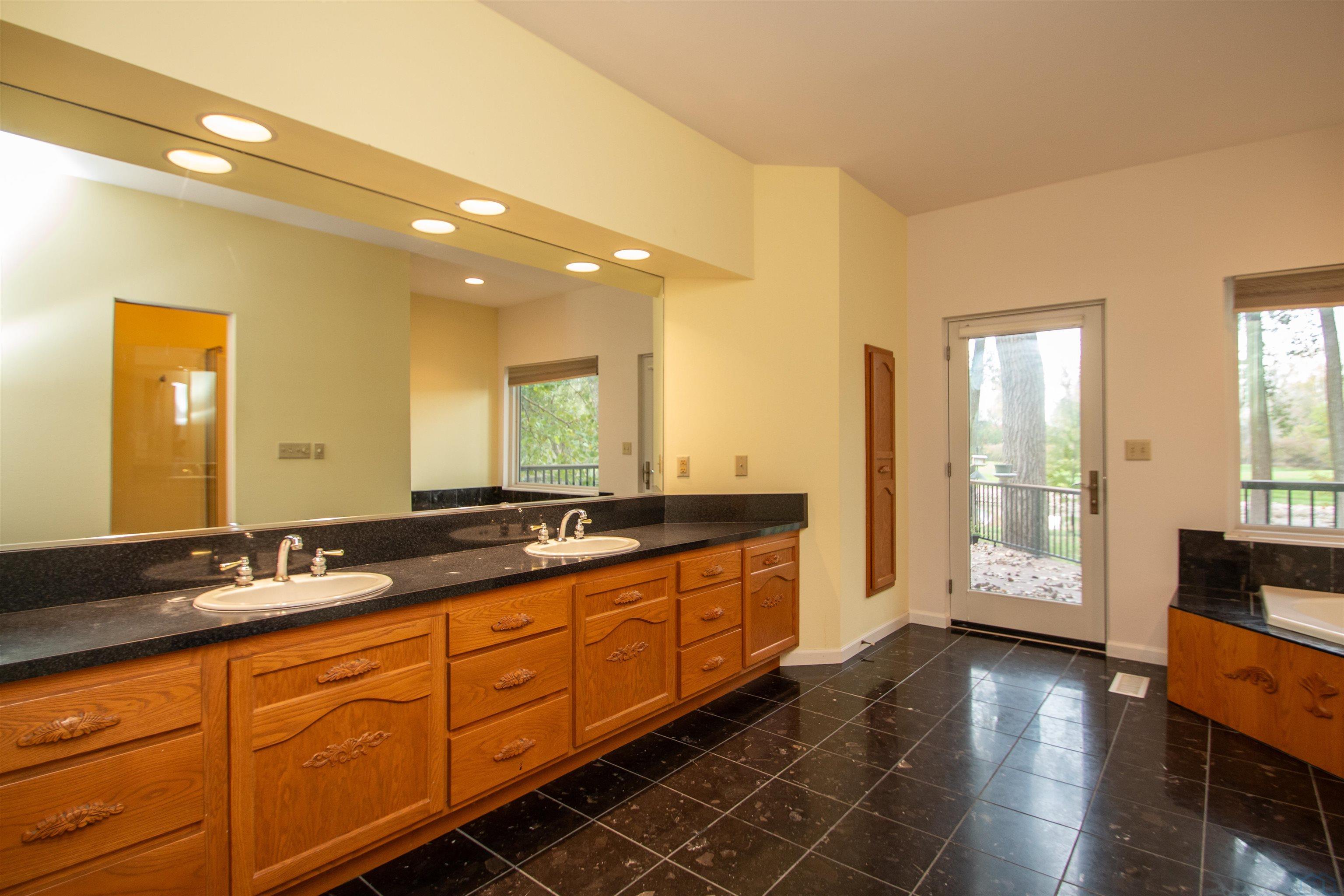 Dakota Dunes, South Dakota, 57049, United States, 4 Bedrooms Bedrooms, ,4 BathroomsBathrooms,Residential,For Sale,1977162