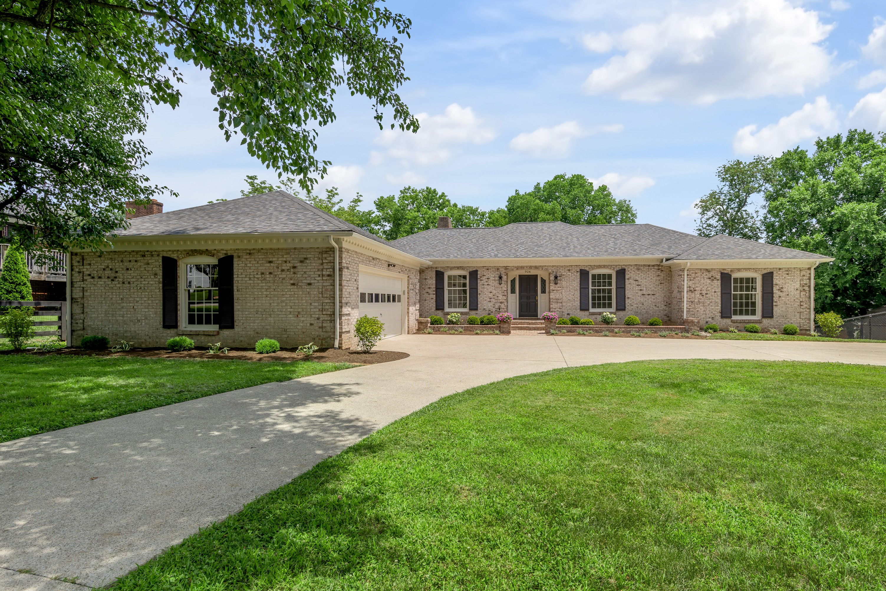 924 Chinoe Road