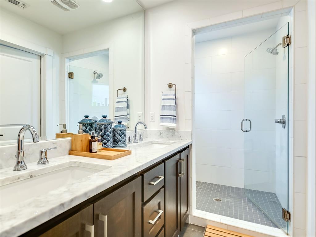 1215 Maple Ave, Austin, Texas, 78702, United States, 4 Bedrooms Bedrooms, ,4 BathroomsBathrooms,Residential,For Sale,1215 Maple Ave,1409568