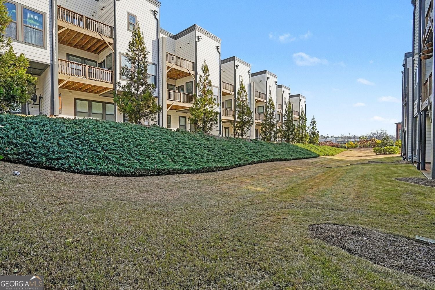 Smyrna, Georgia, 30080, United States, 4 Bedrooms Bedrooms, ,5 BathroomsBathrooms,Residential,For Sale,2013139