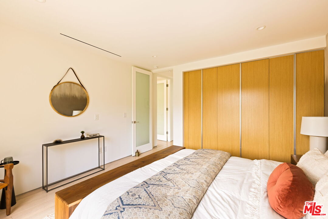 Los Angeles, California, 90046, United States, 4 Bedrooms Bedrooms, ,4 BathroomsBathrooms,Residential,For Sale,1912038