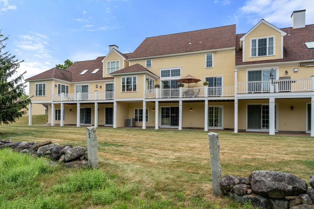 Topsfield, Massachusetts, 01983, United States, 3 Bedrooms Bedrooms, ,4 BathroomsBathrooms,Residential,For Sale,1919472