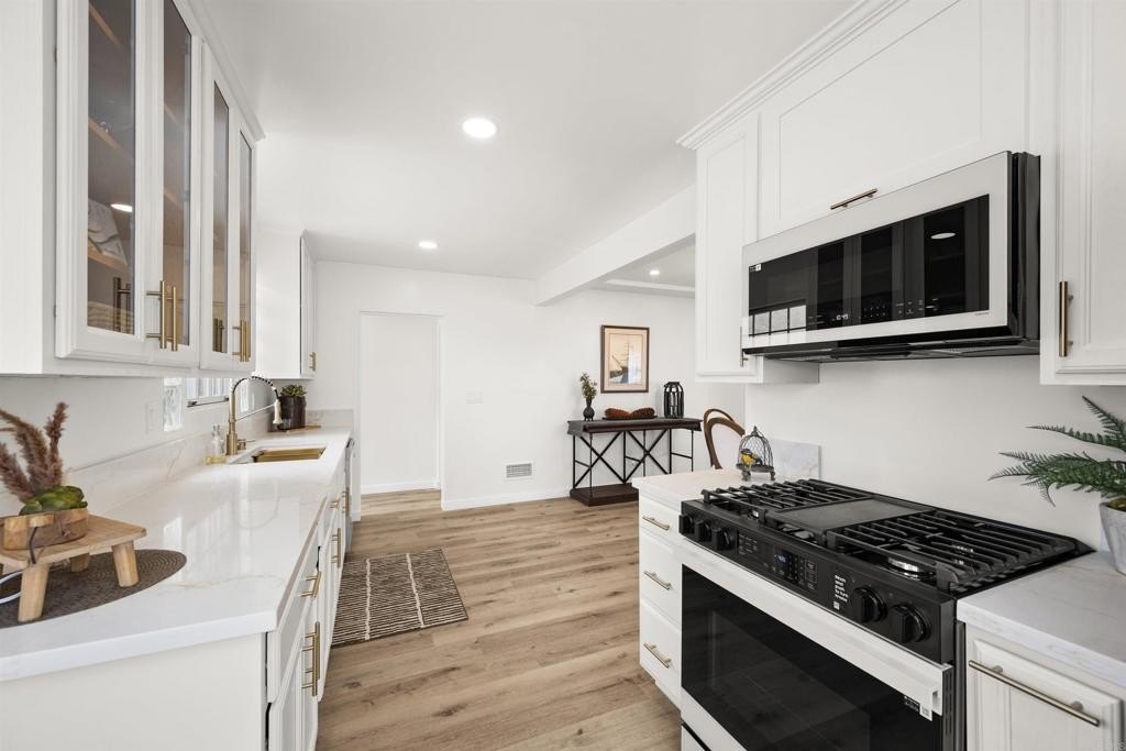 San Diego, California, 92107, United States, 3 Bedrooms Bedrooms, ,2 BathroomsBathrooms,Residential,For Sale,1908264