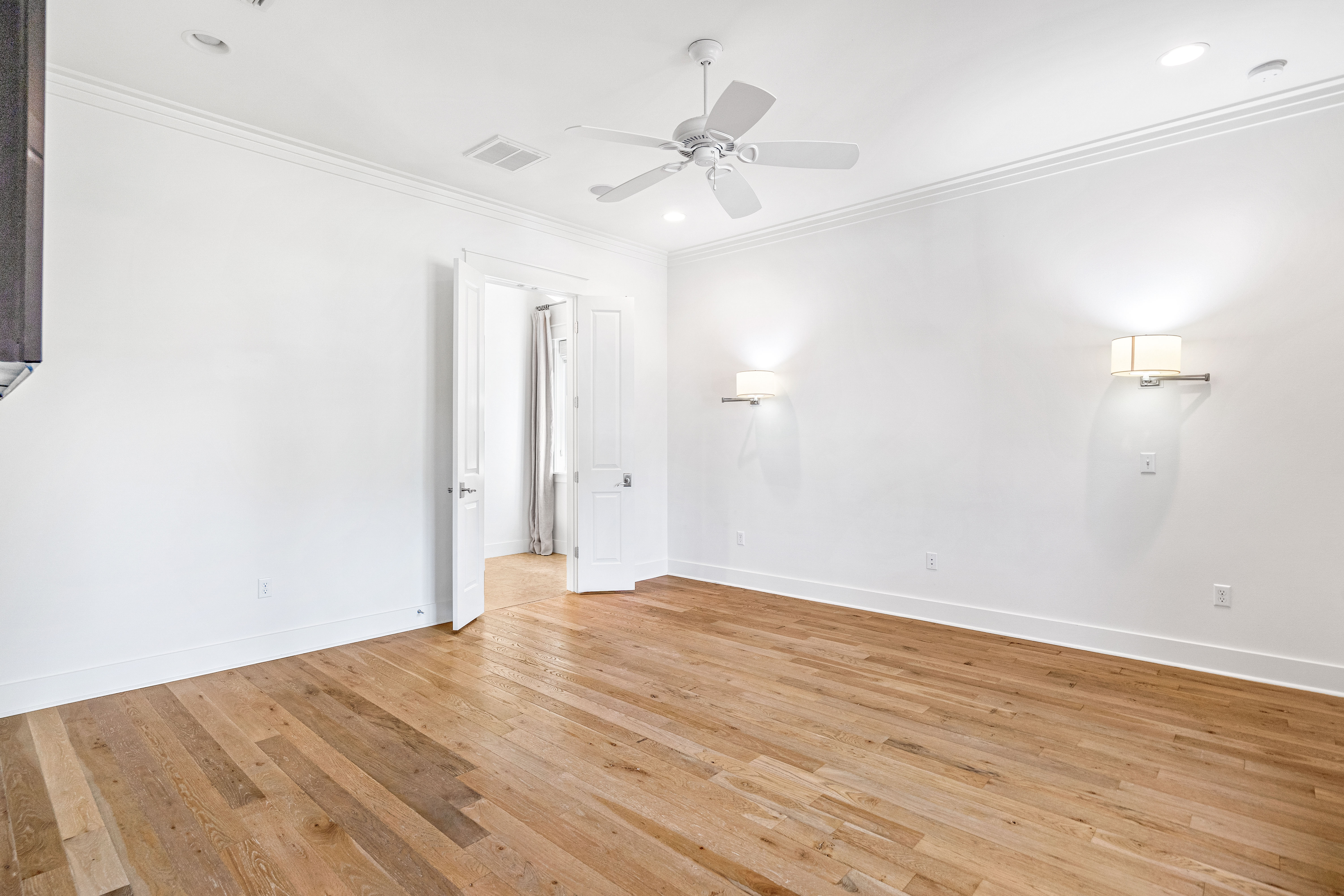  Beautifully Appointed Corner-Lot Home Steps from Village Commons Amenities - 物件實景