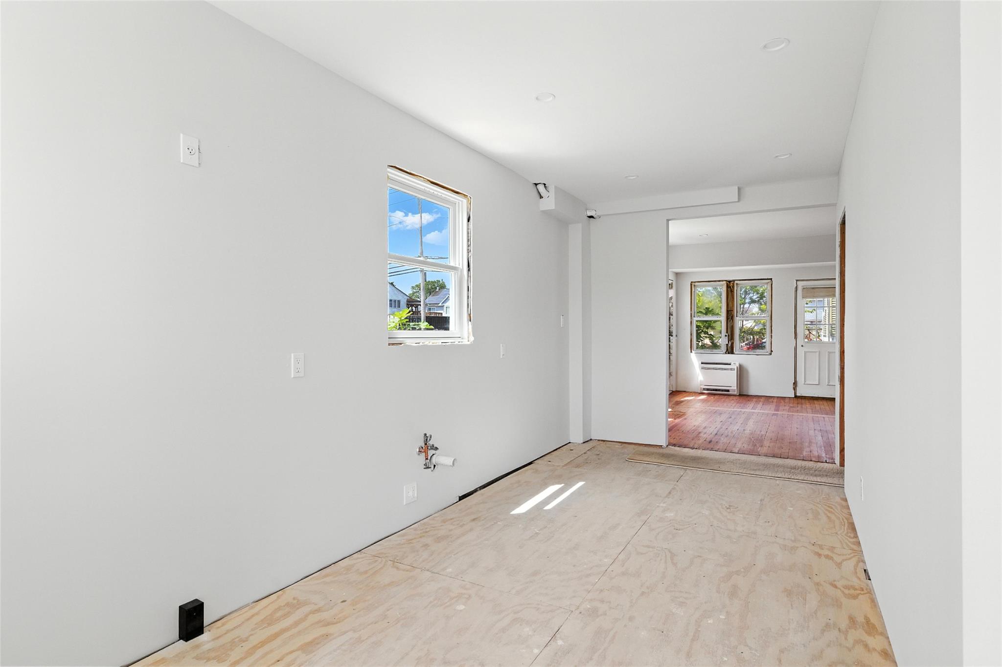 Seaford, New York, 11783, United States, 3 Bedrooms Bedrooms, ,2 BathroomsBathrooms,Residential,For Sale,1908312