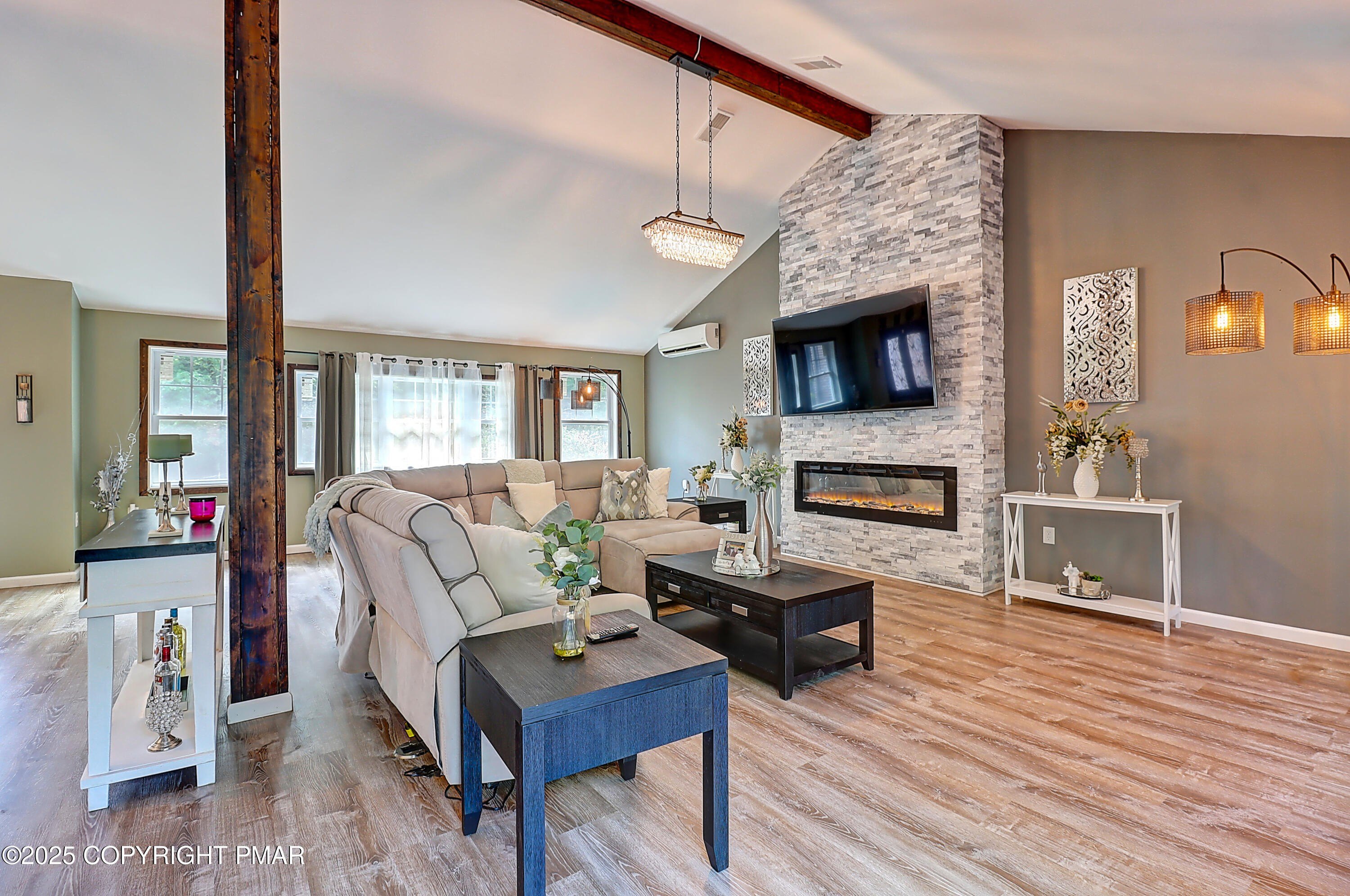 Blakeslee, Pennsylvania, 18610, United States, 4 Bedrooms Bedrooms, ,4 BathroomsBathrooms,Residential,For Sale,1982561