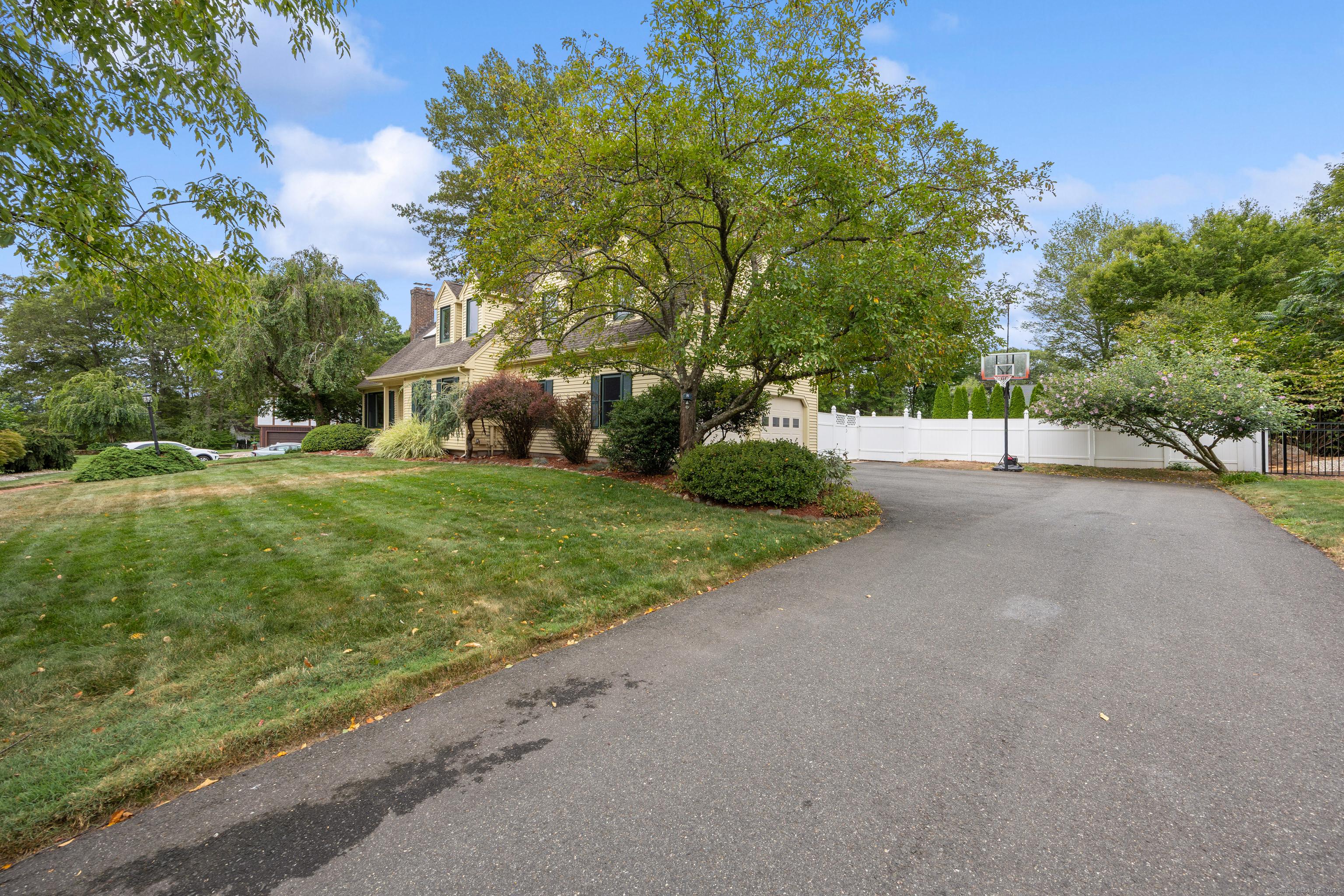 Southington, Connecticut, 06489, United States, 3 Bedrooms Bedrooms, ,3 BathroomsBathrooms,Residential,For Sale,1935376