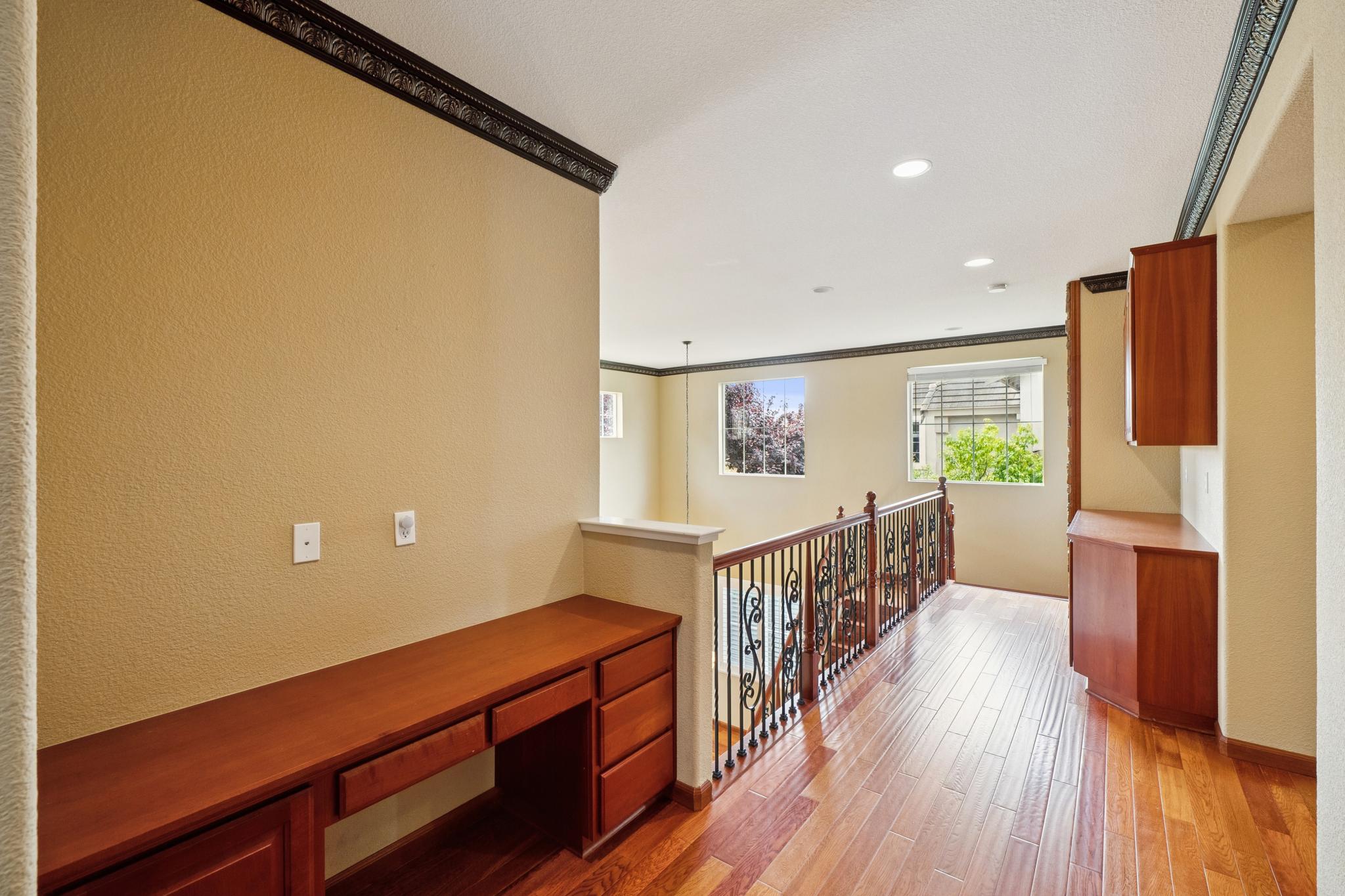  Gorgeous Two-Story Oakley Home - 物件實景