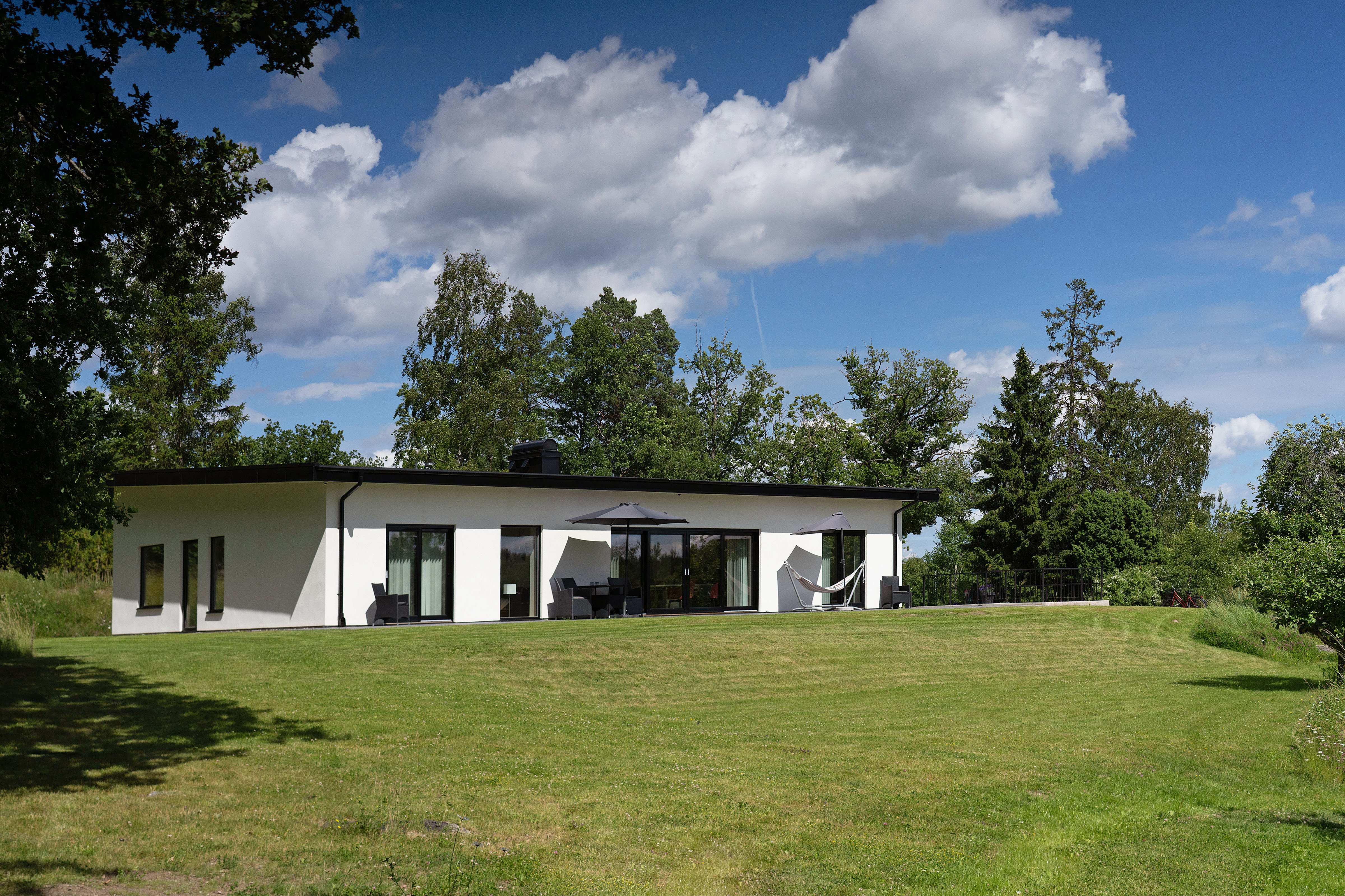  Modern Villa with Open Views, Subdividable Plot and Exceptional Commuter options - 物件實景