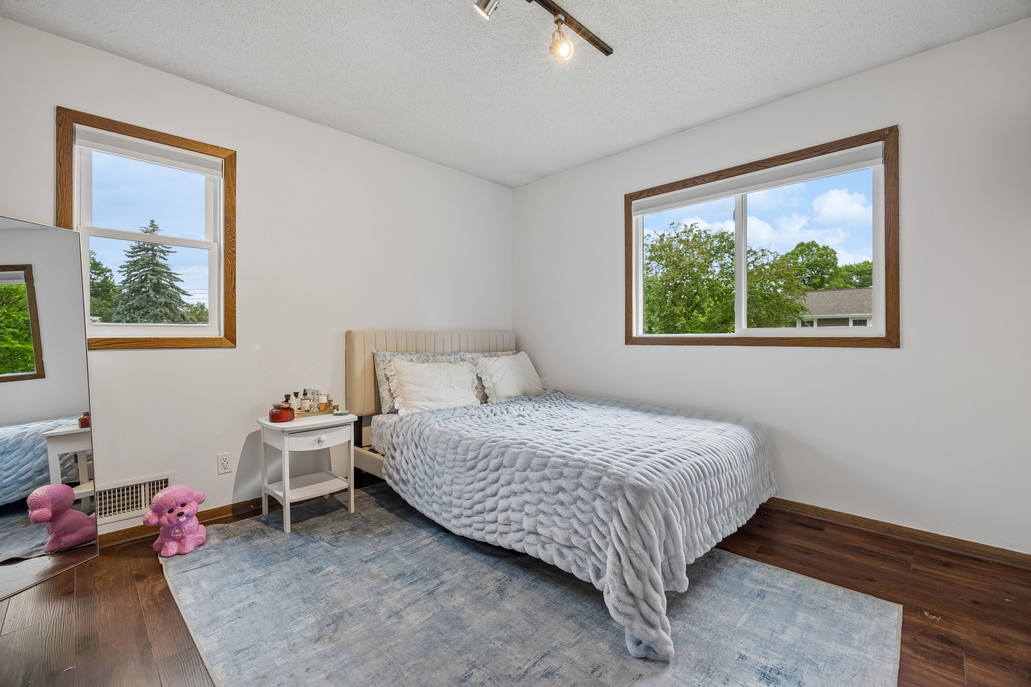  Classic Edina Charm With Room to Make Yours - 物件實景
