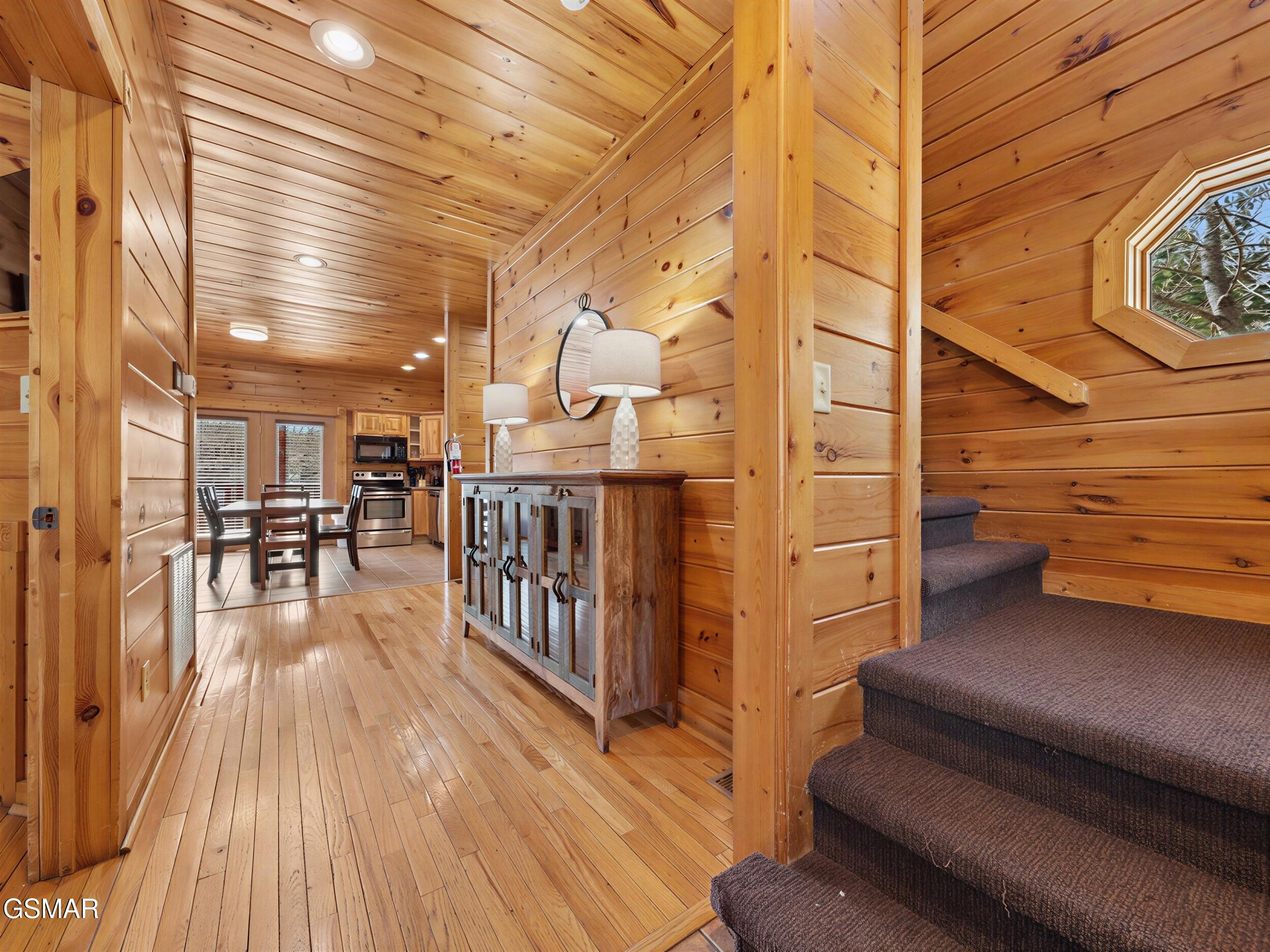 Gatlinburg, Tennessee, 37738, United States, 2 Bedrooms Bedrooms, ,3 BathroomsBathrooms,Residential,For Sale,2024380