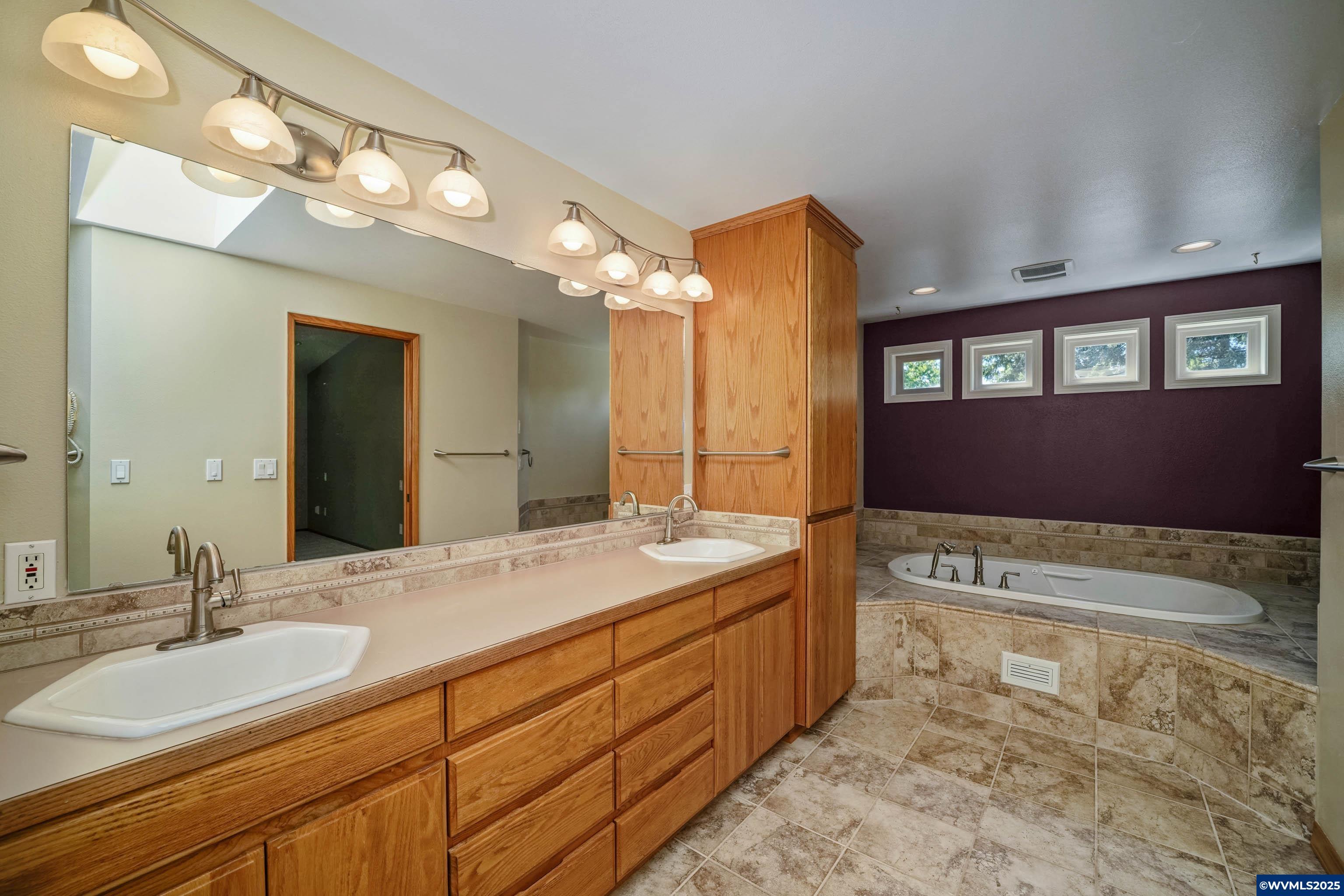 Albany, Oregon, 97321, United States, 4 Bedrooms Bedrooms, ,4 BathroomsBathrooms,Residential,For Sale,1795620