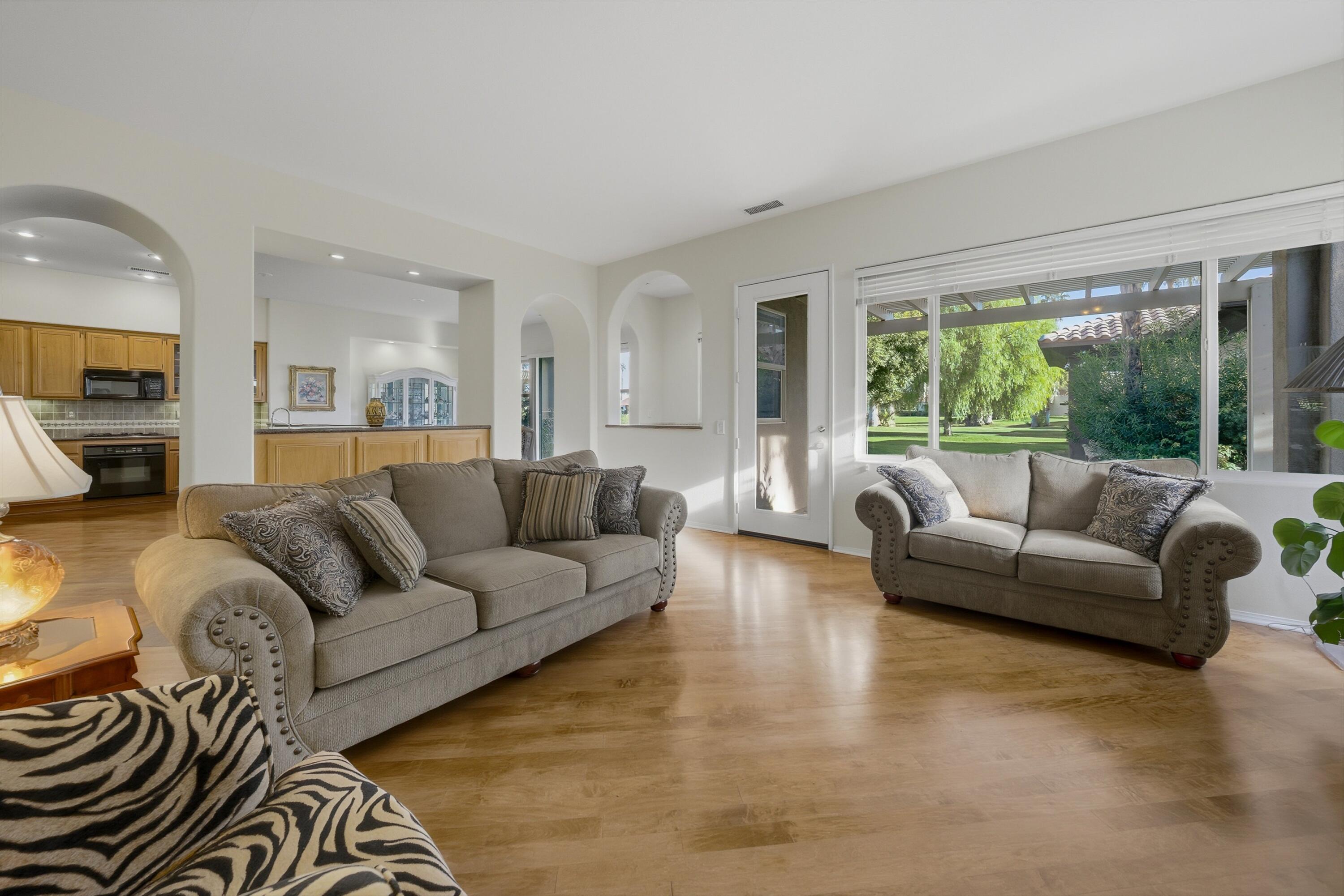 Rancho Mirage, California, 92270, United States, 2 Bedrooms Bedrooms, ,2 BathroomsBathrooms,Residential,For Sale,1989159