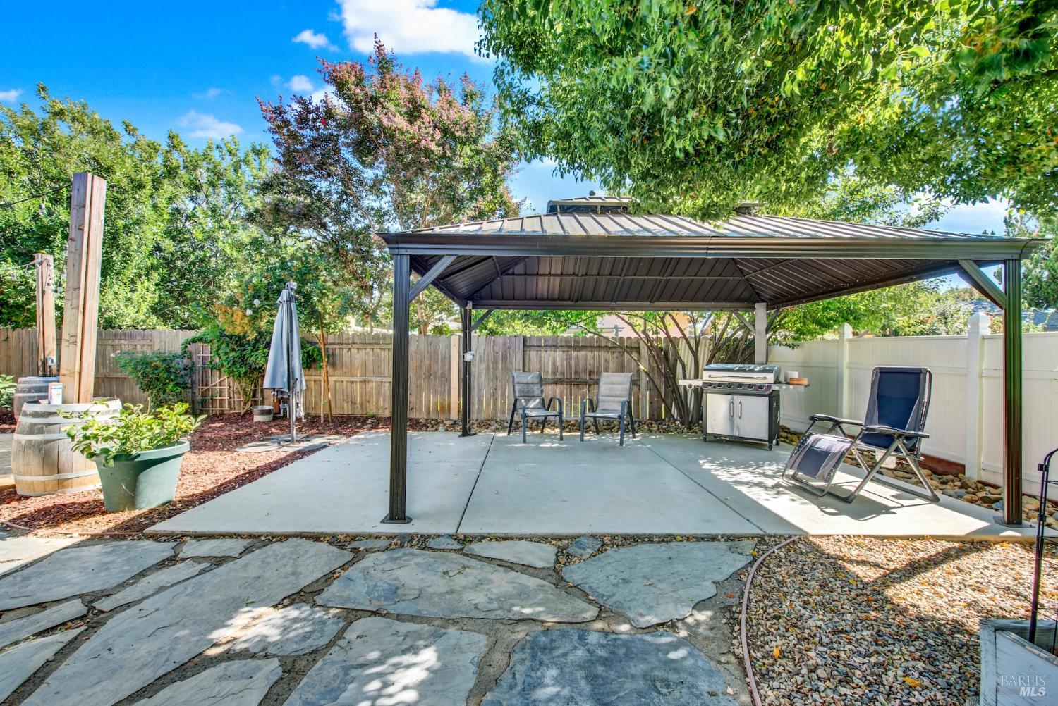 Vacaville, California, 95687, United States, 3 Bedrooms Bedrooms, ,2 BathroomsBathrooms,Residential,For Sale,1940371