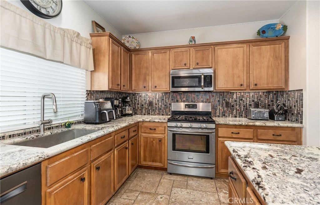 Highland, California, 92346, United States, 5 Bedrooms Bedrooms, ,4 BathroomsBathrooms,Residential,For Sale,1977847