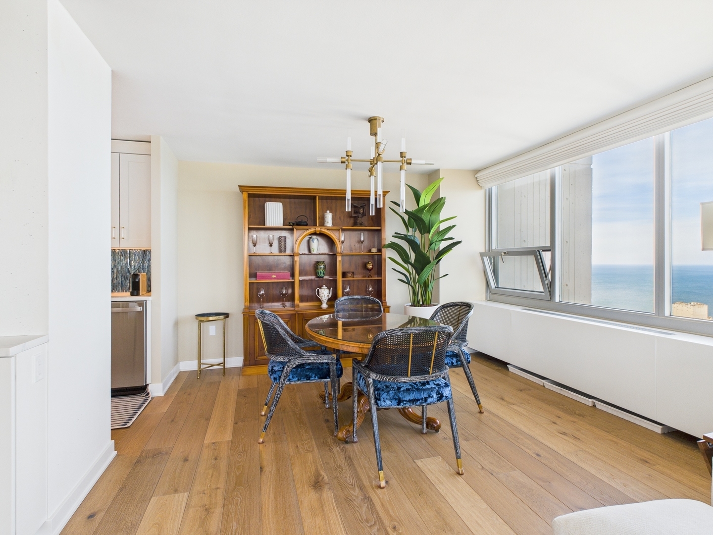 Chicago, Illinois, 60637, United States, 3 Bedrooms Bedrooms, ,3 BathroomsBathrooms,Residential,For Sale,1752427