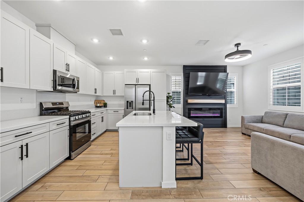 Fontana, California, 92336, United States, 3 Bedrooms Bedrooms, ,2 BathroomsBathrooms,Residential,For Sale,2037862
