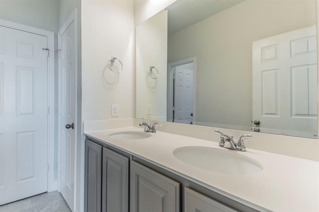 Fort Worth, Texas, 76179, United States, 4 Bedrooms Bedrooms, ,4 BathroomsBathrooms,Residential,For Sale,1978129