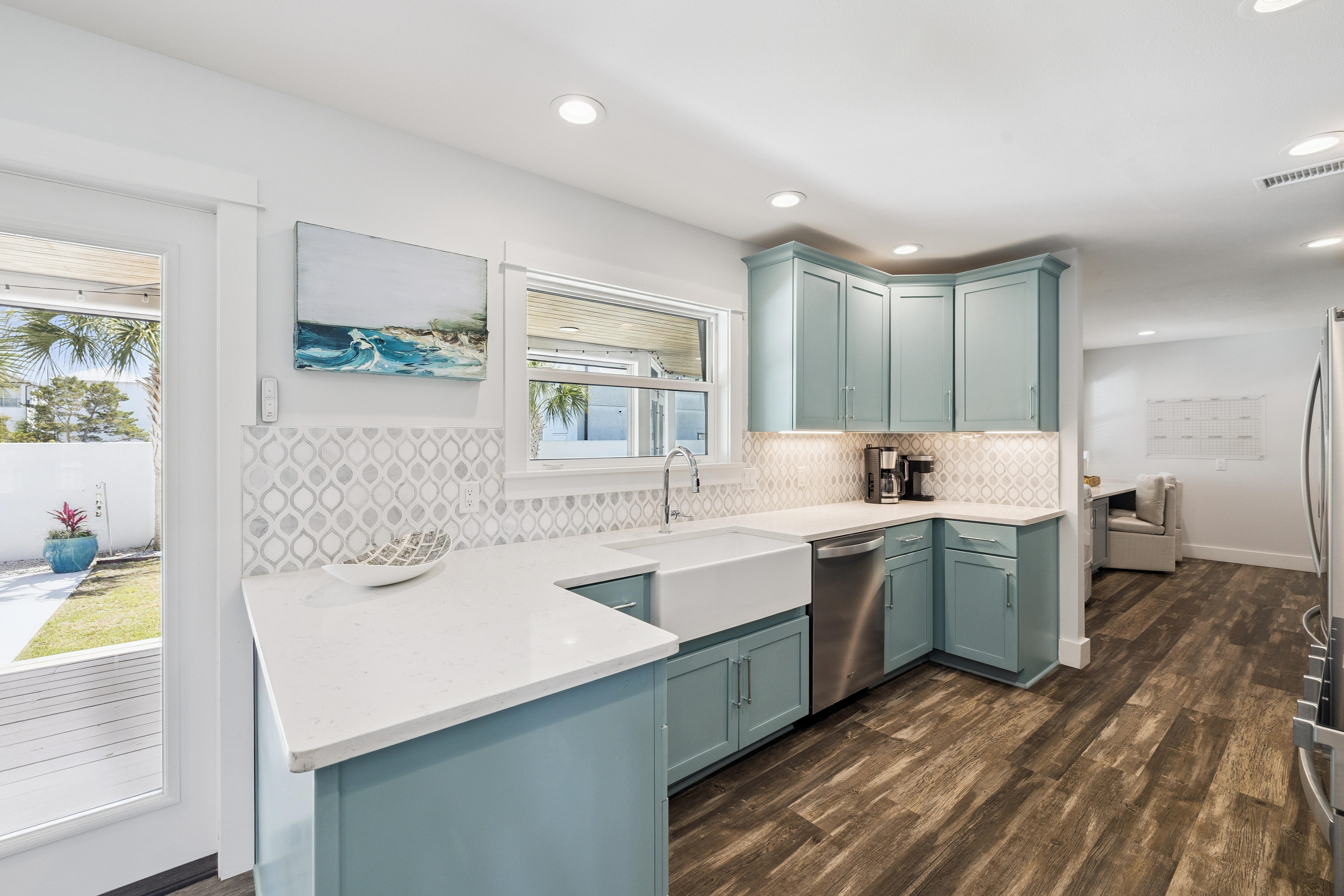  Completely Renovated Home On Half-Acre Lot Near Gulf Place - 物件實景