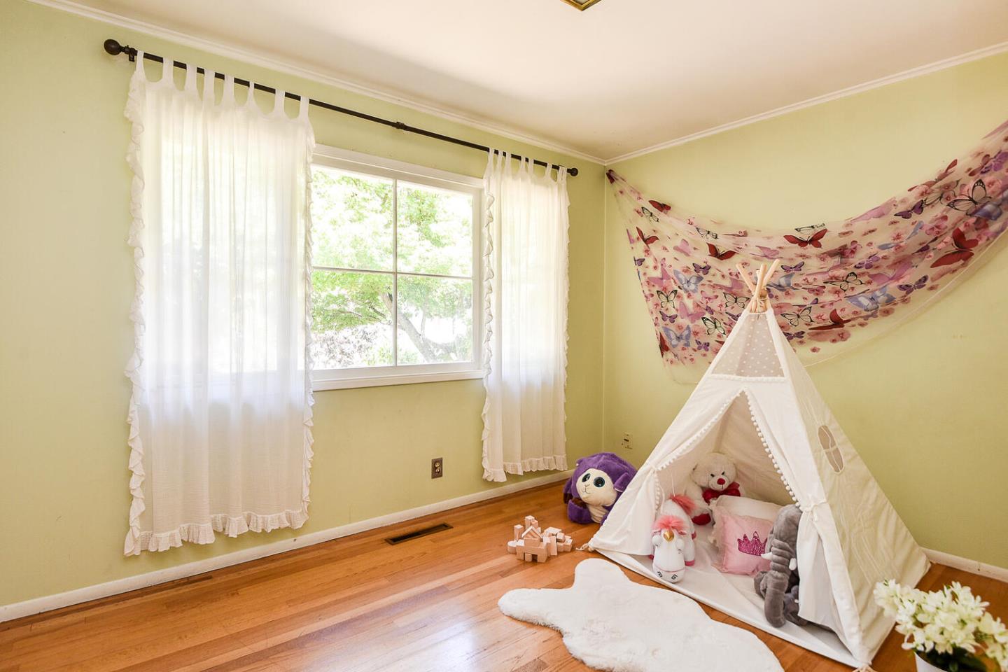 San Jose - Willow Glen, California, 95125, United States, 3 Bedrooms Bedrooms, ,2 BathroomsBathrooms,Residential,For Sale,1740132