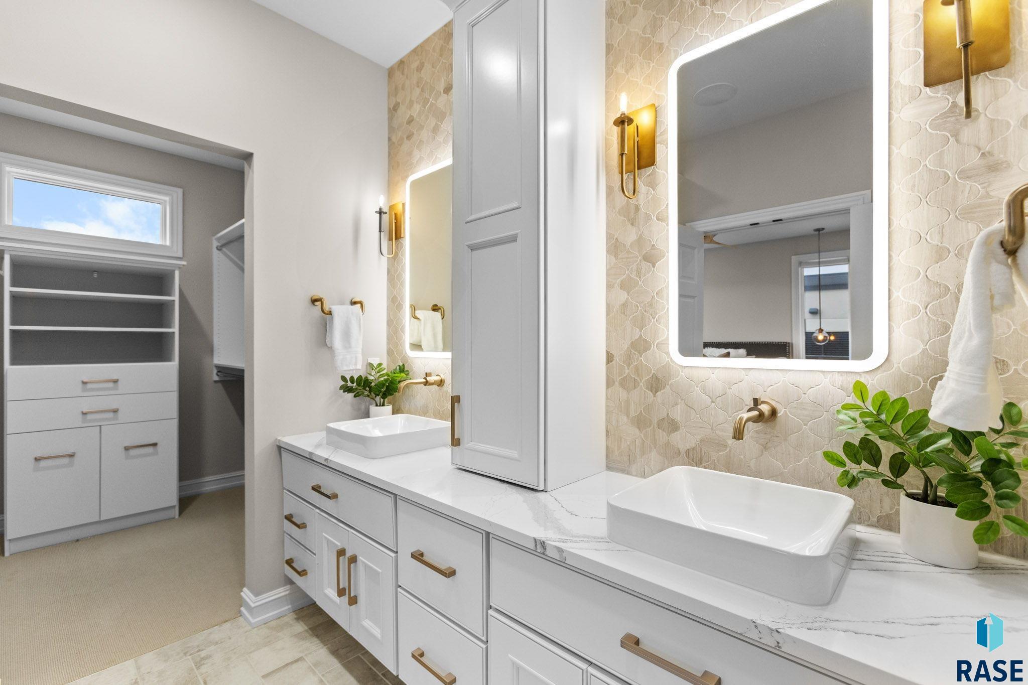 Sioux Falls, South Dakota, 57106, United States, 3 Bedrooms Bedrooms, ,2 BathroomsBathrooms,Residential,For Sale,1986319