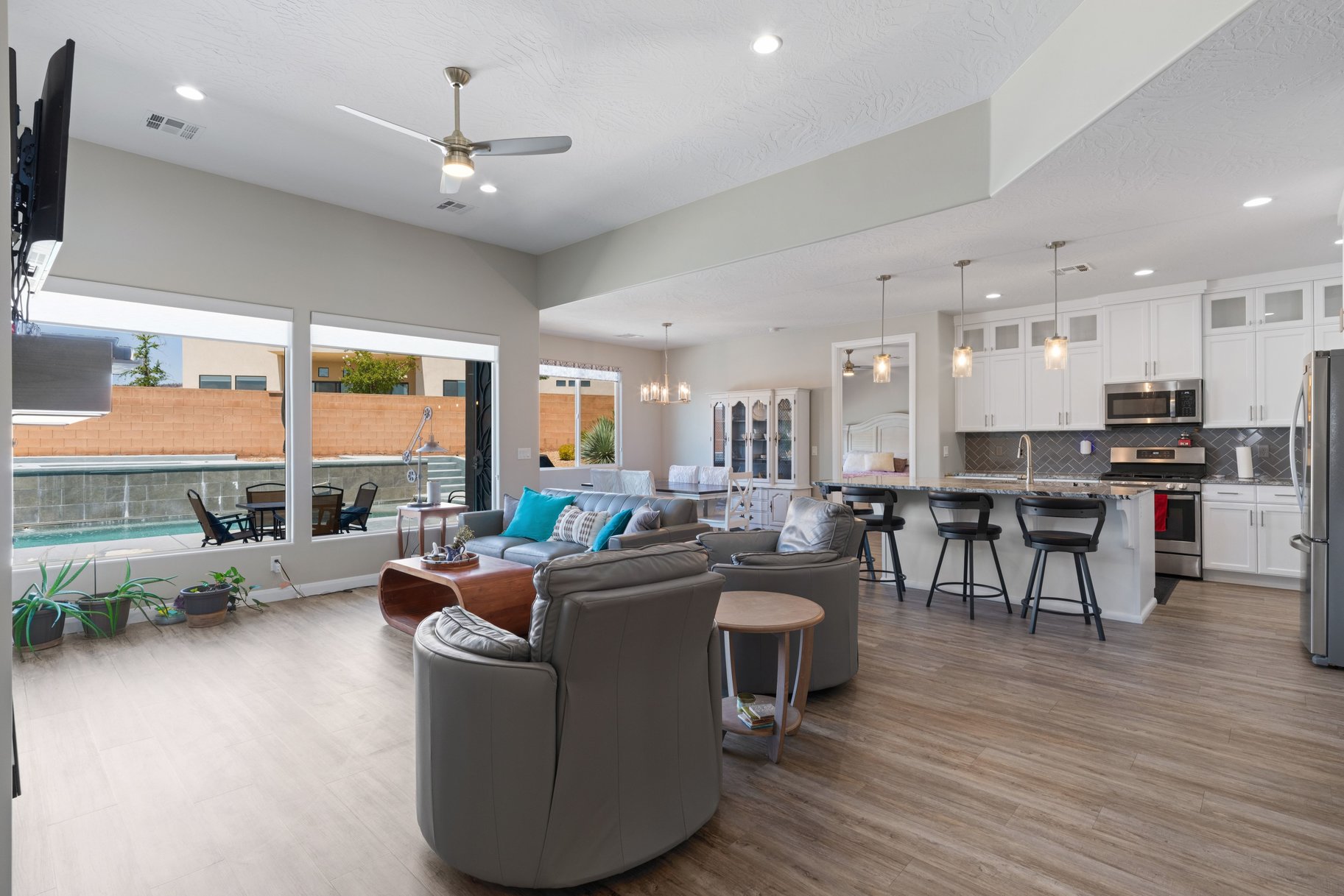  One Level, Private Pool, 3-Car Garage and Views in Pocket Mesa - 物件實景