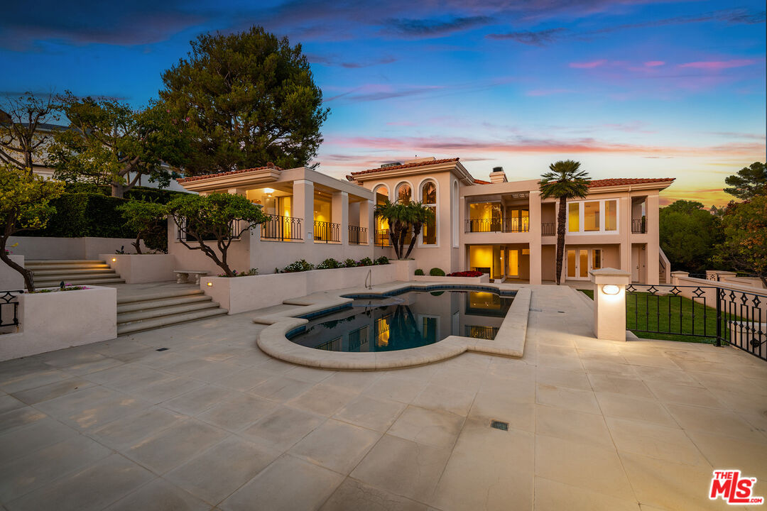 Beverly Hills, California, 90210, United States, 5 Bedrooms Bedrooms, ,4 BathroomsBathrooms,Residential,For Sale,1991118