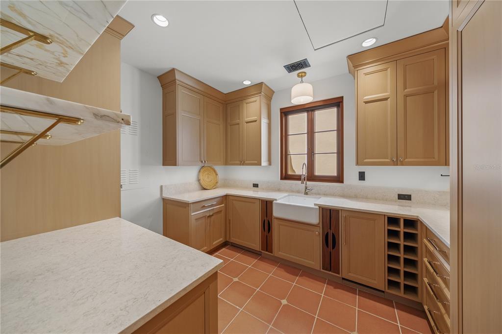 Sarasota, Florida, 34236, United States, 5 Bedrooms Bedrooms, ,7 BathroomsBathrooms,Residential,For Sale,1913430