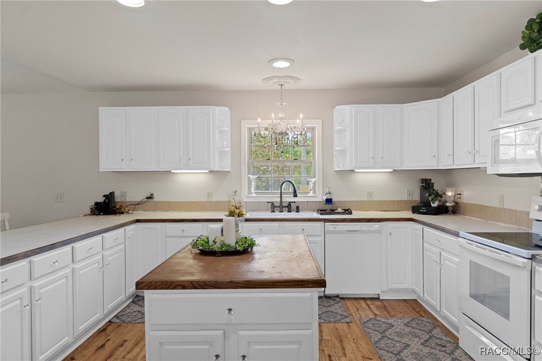 Crystal River, Florida, 34428, United States, 3 Bedrooms Bedrooms, ,3 BathroomsBathrooms,Residential,For Sale,1977079