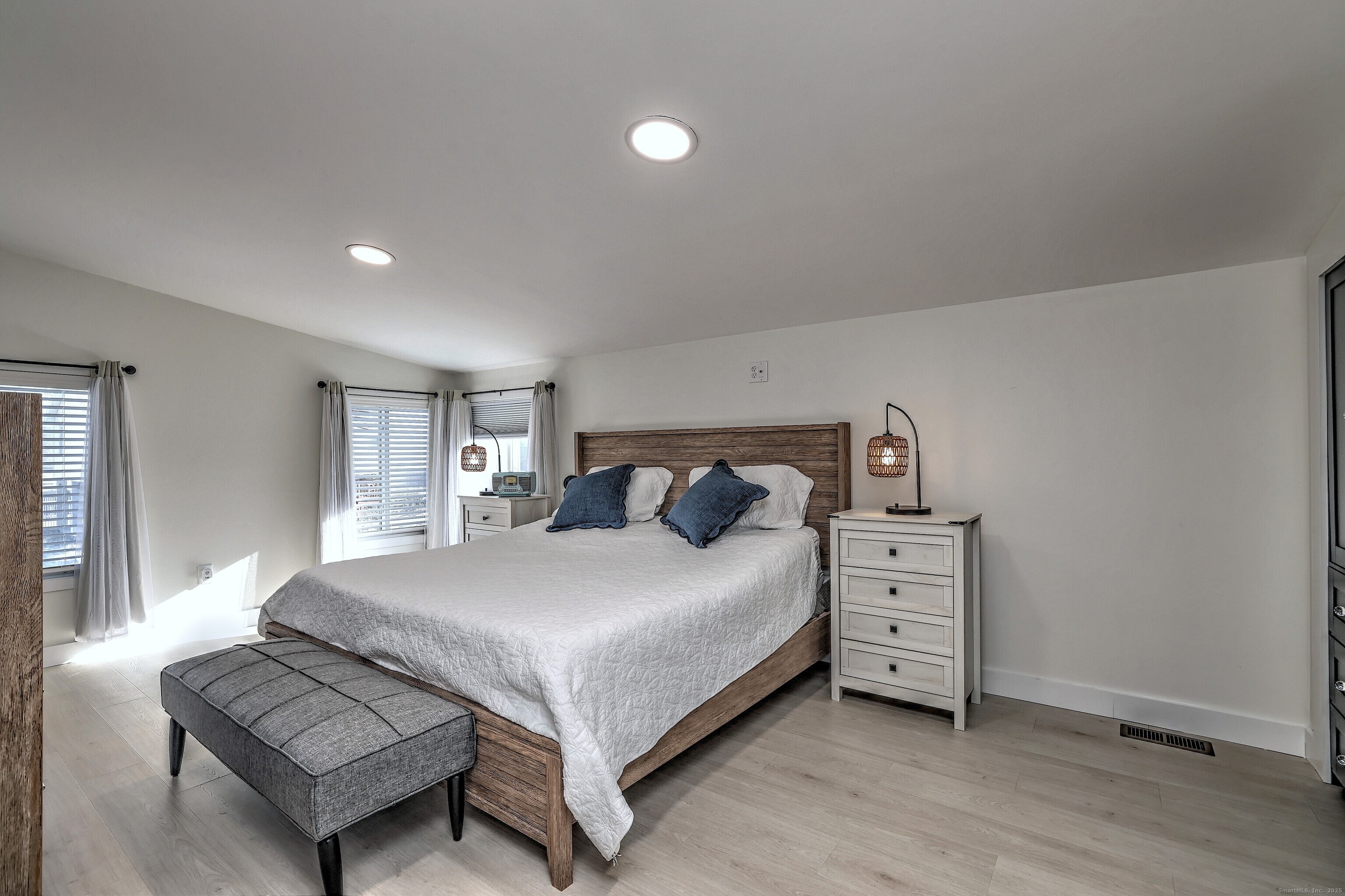 East Haven, Connecticut, 06512, United States, 3 Bedrooms Bedrooms, ,2 BathroomsBathrooms,Residential,For Sale,2001718