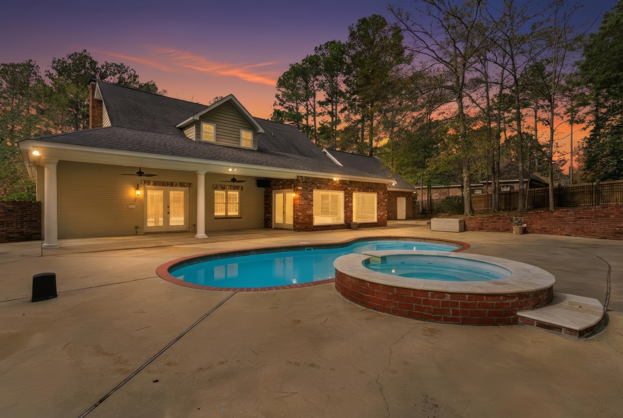 Hattiesburg, Mississippi, 39402, United States, 5 Bedrooms Bedrooms, ,7 BathroomsBathrooms,Residential,For Sale,2005414