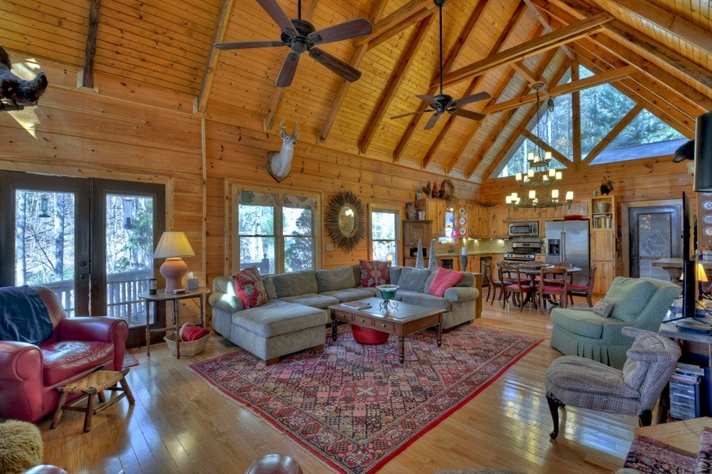 Blue Ridge, Georgia, 30513, United States, 5 Bedrooms Bedrooms, ,3 BathroomsBathrooms,Residential,For Sale,1858988