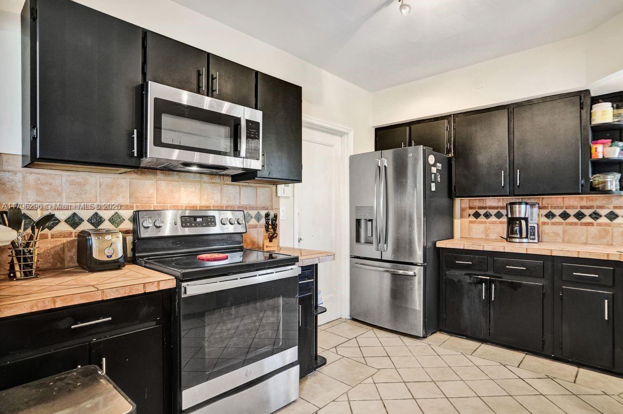 Miami Shores, Florida, 33138, United States, 2 Bedrooms Bedrooms, ,2 BathroomsBathrooms,Residential,For Sale,1804509