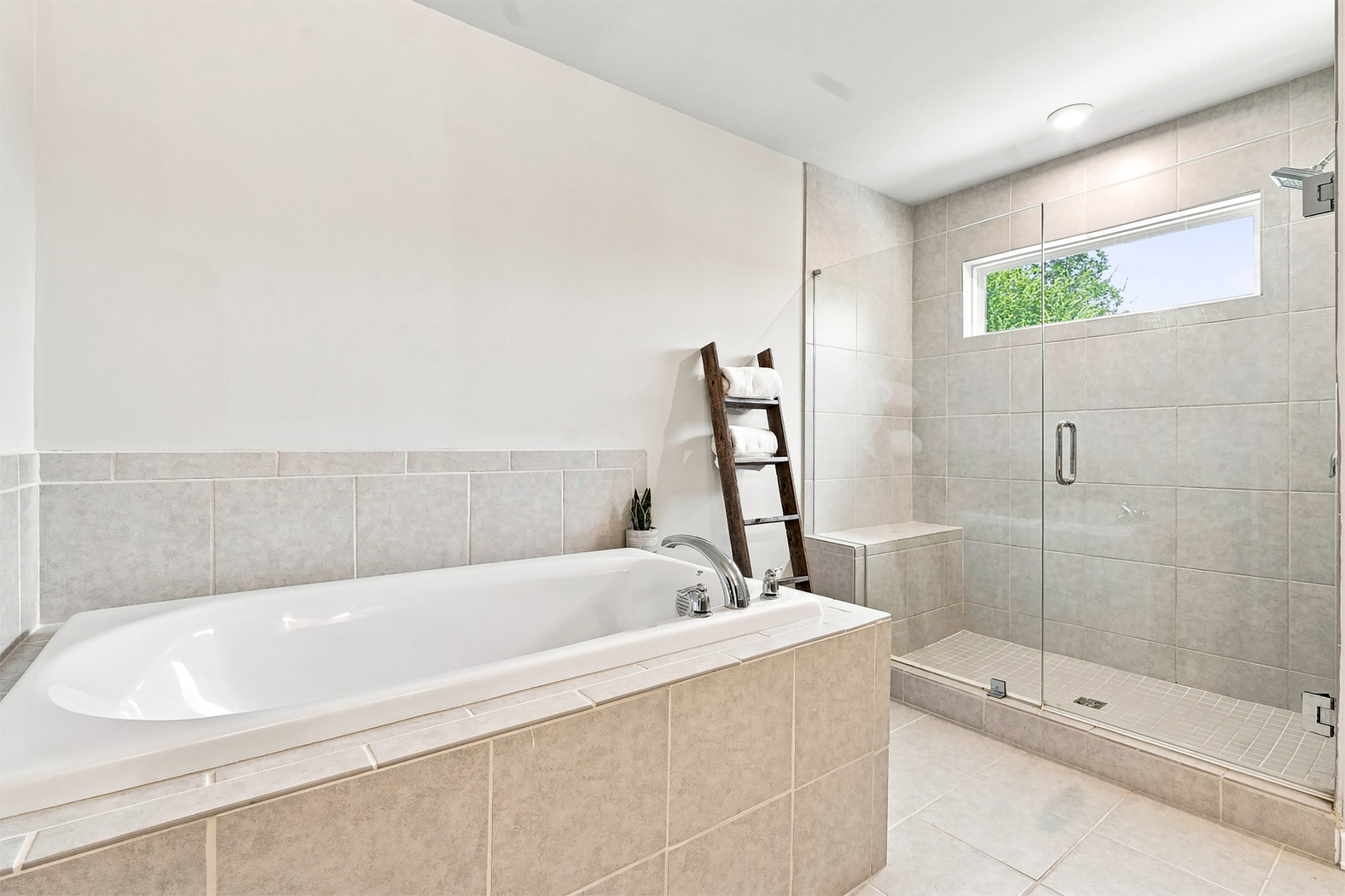  End-Unit Townhome Near Marietta Square - 物件實景