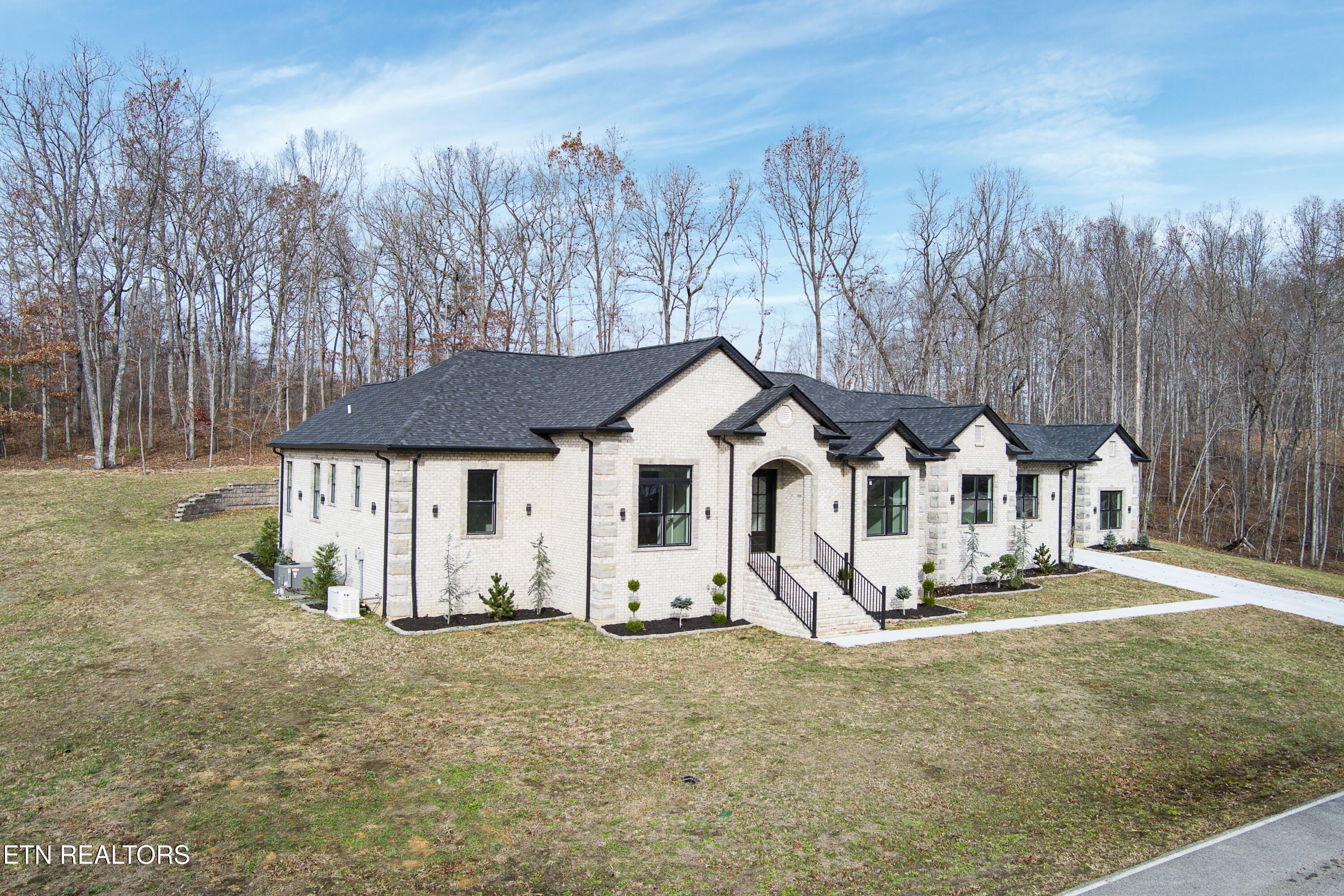 Crossville, Tennessee, 38555, United States, 4 Bedrooms Bedrooms, ,5 BathroomsBathrooms,Residential,For Sale,1977925