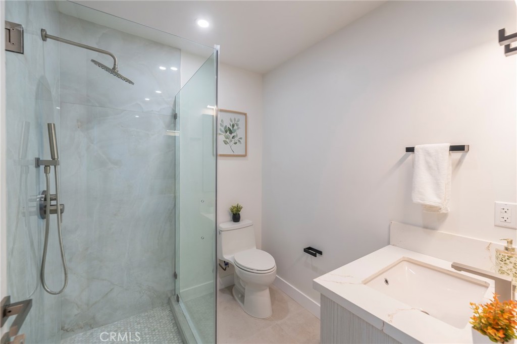 Huntington Beach, California, 92648, United States, 3 Bedrooms Bedrooms, ,5 BathroomsBathrooms,Residential,For Sale,2003455