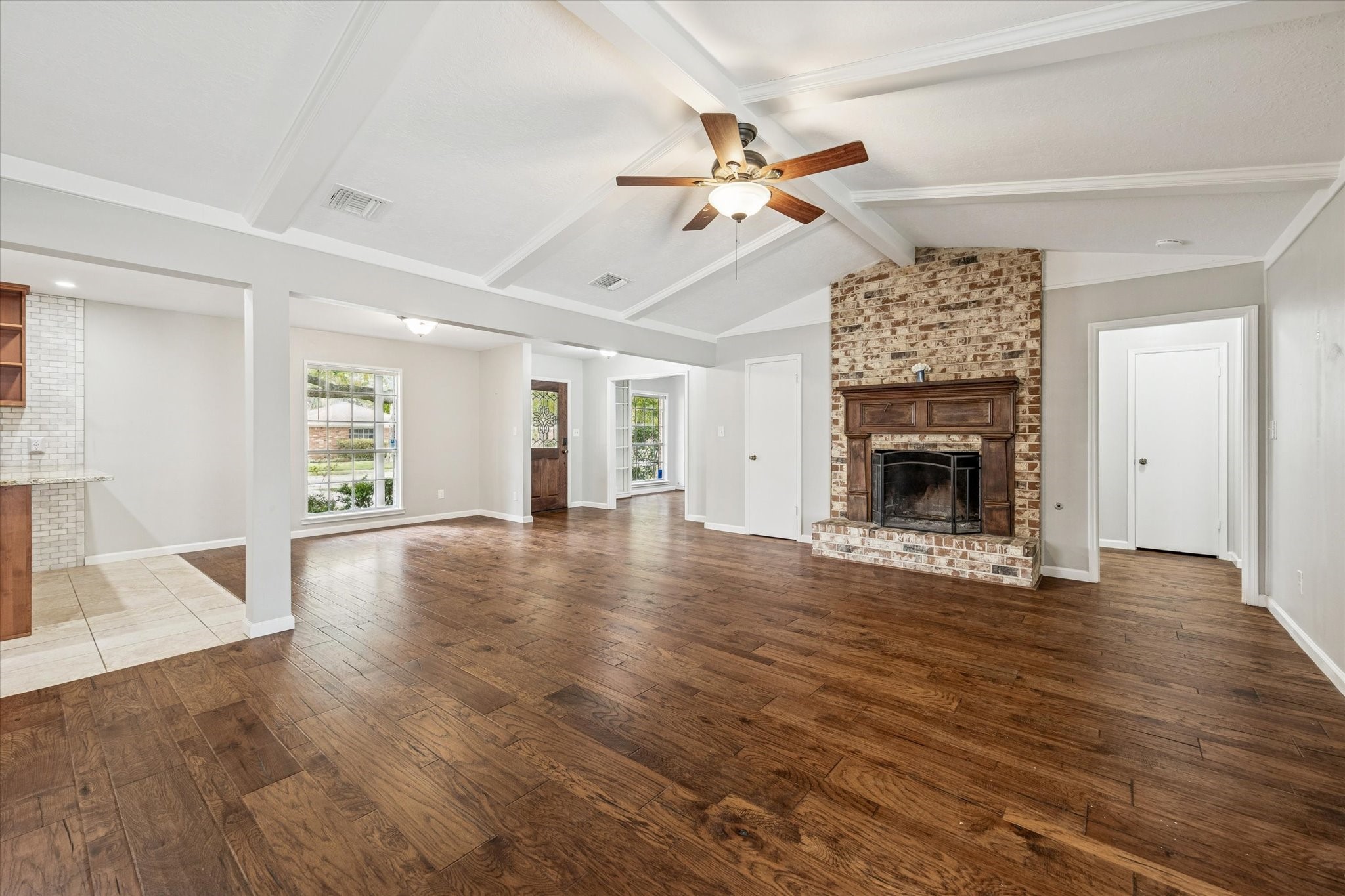  2310 Walnut Bend Lane - 物件實景
