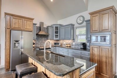 Hiawassee, Georgia, 30546, United States, 3 Bedrooms Bedrooms, ,4 BathroomsBathrooms,Residential,For Sale,1933523