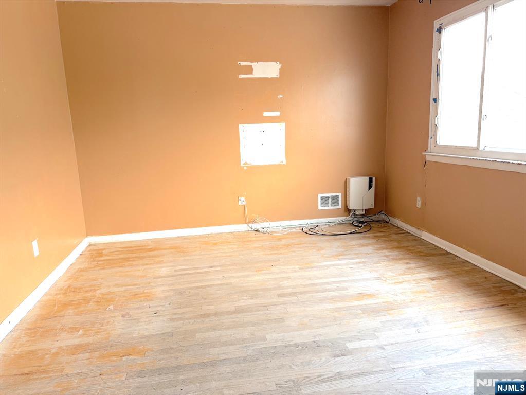 North Bergen, New Jersey, 07047, United States, 3 Bedrooms Bedrooms, ,2 BathroomsBathrooms,Residential,For Sale,1875990