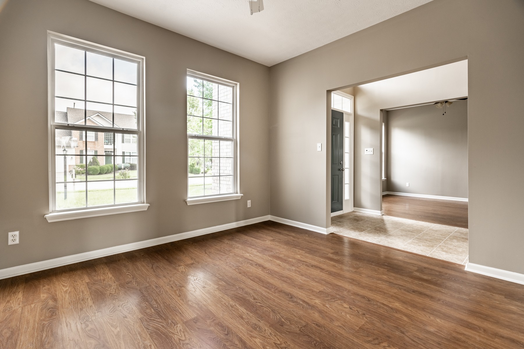  Beautifully Remodeled Geist-Area 4 Bedroom Home - 物件實景