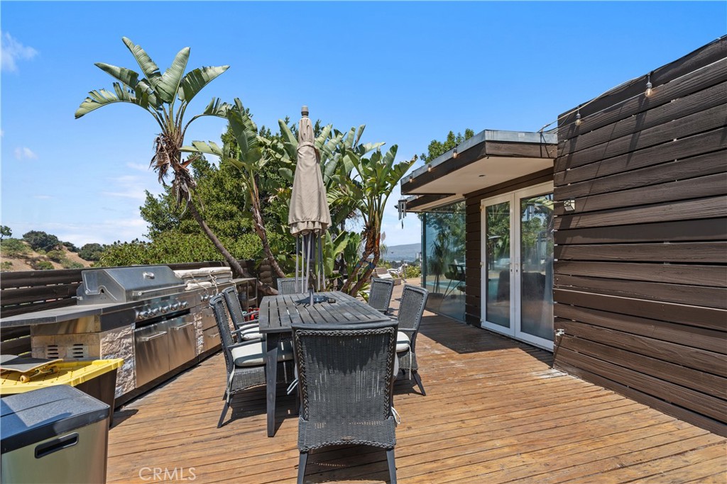 Los Angeles, California, 90068, United States, 2 Bedrooms Bedrooms, ,2 BathroomsBathrooms,Residential,For Sale,1918041