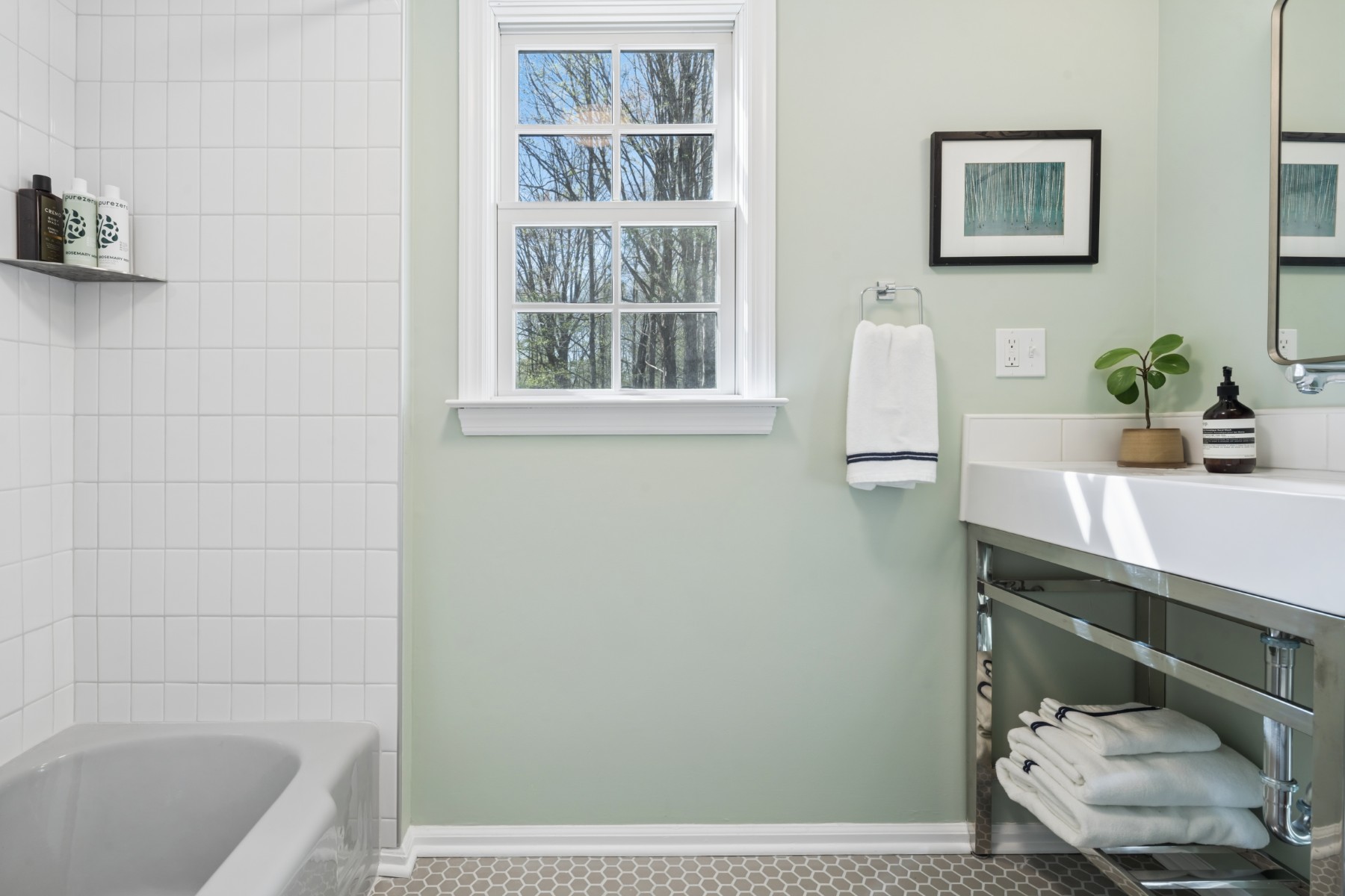  Beautifully Renovated Home with Beautiful Outdoor Setting - 物件實景