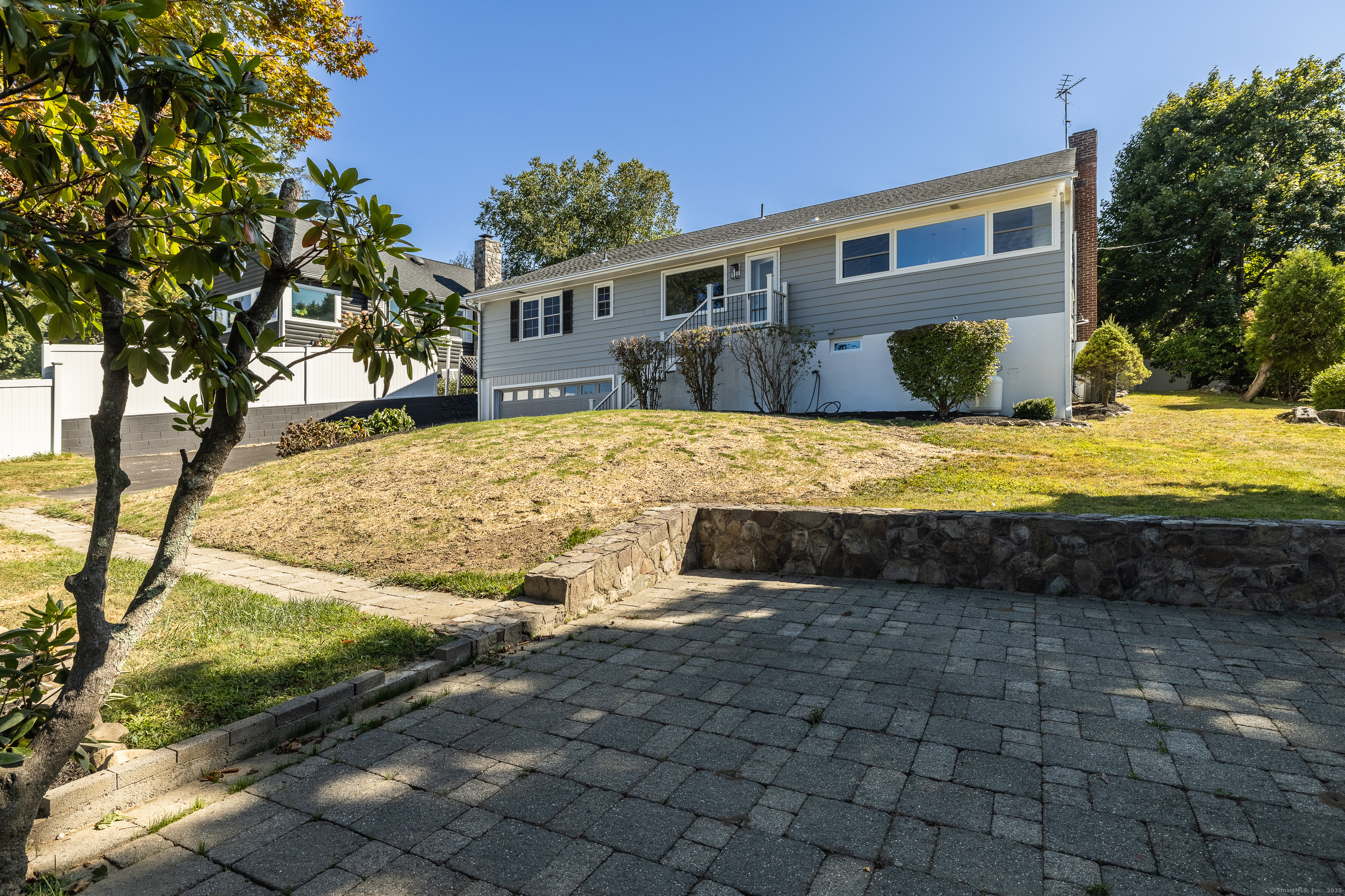 Brookfield, Connecticut, 06804, United States, 3 Bedrooms Bedrooms, ,4 BathroomsBathrooms,Residential,For Sale,1940398