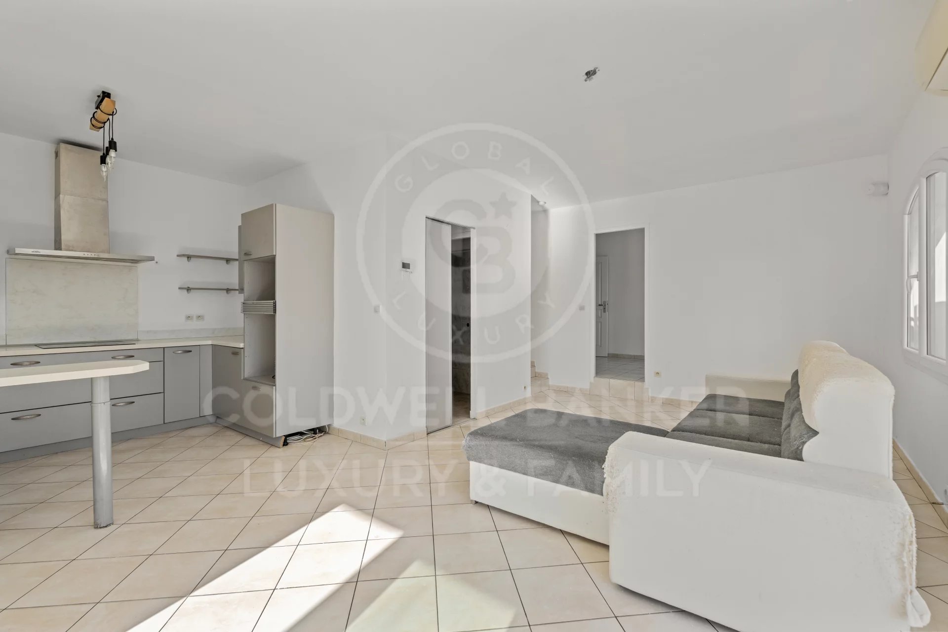 Nice, Provence-Alpes-Côte d’Azur, 06000, FR, 3 Bedrooms Bedrooms, ,2 BathroomsBathrooms,Residential,For Sale,1999783