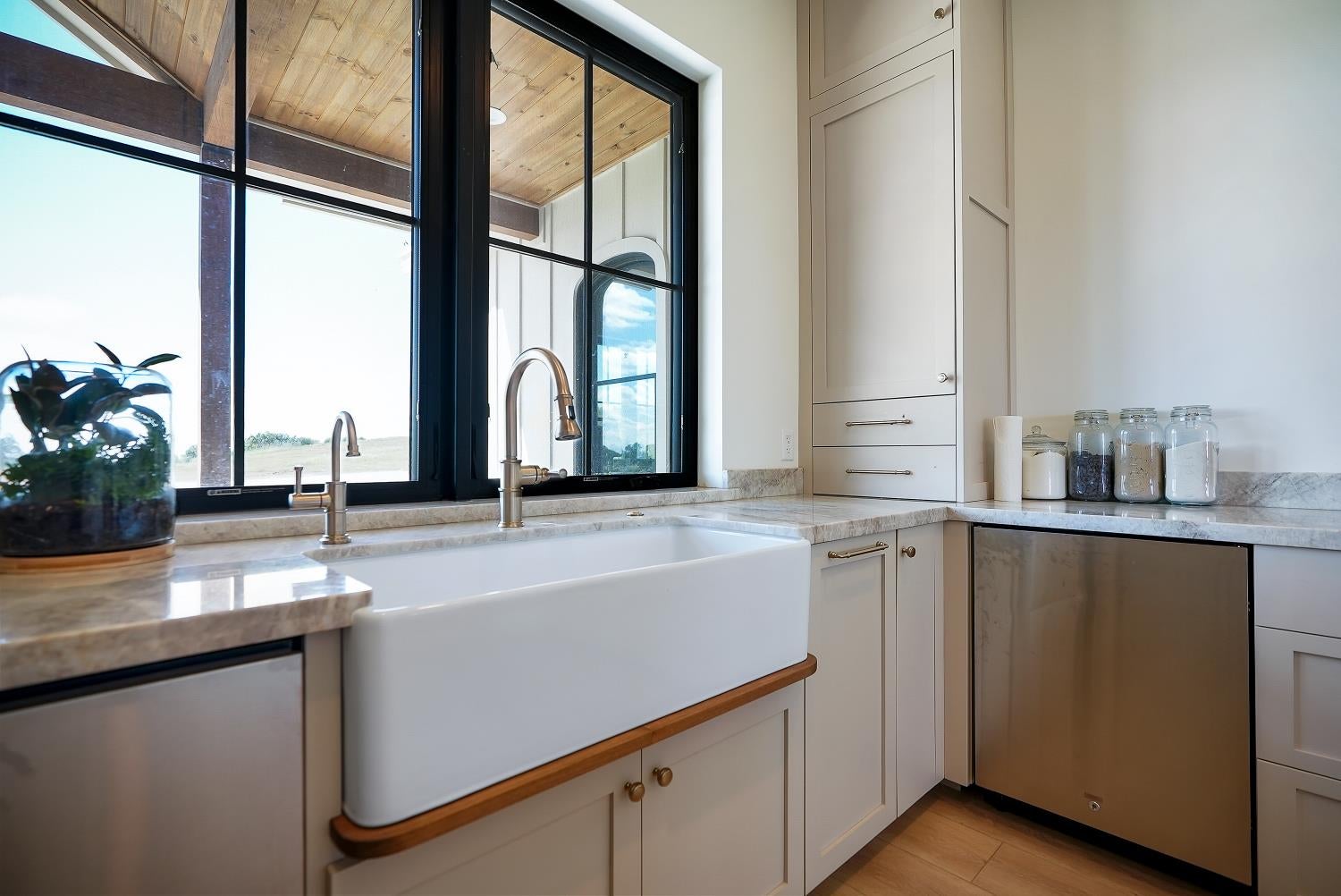 Burson, California, 95225, United States, 4 Bedrooms Bedrooms, ,4 BathroomsBathrooms,Residential,For Sale,2040271