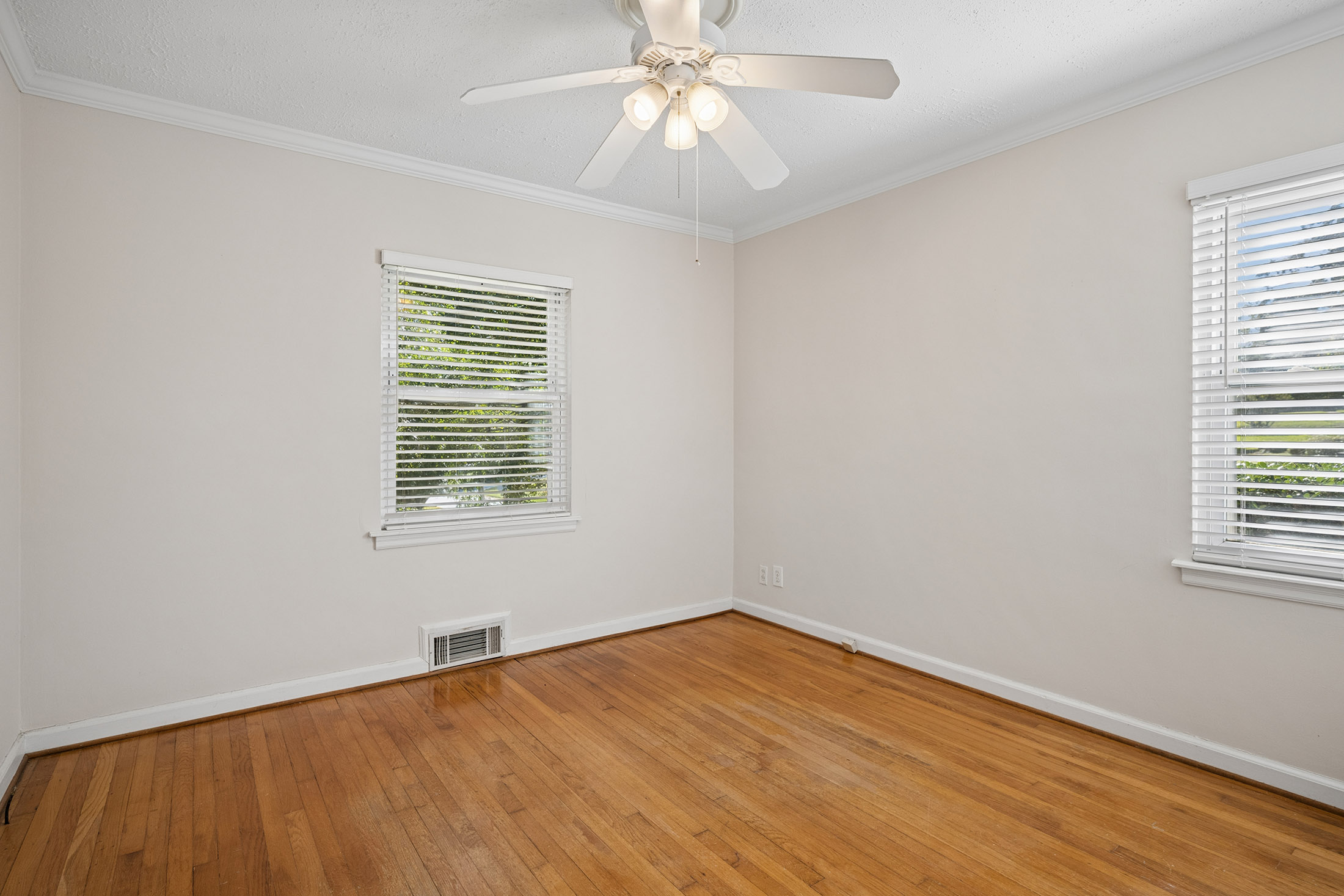  Beautifully Updated Brick Duplex Offers Rare Opportunity in the Heart of Decatur - 物件實景