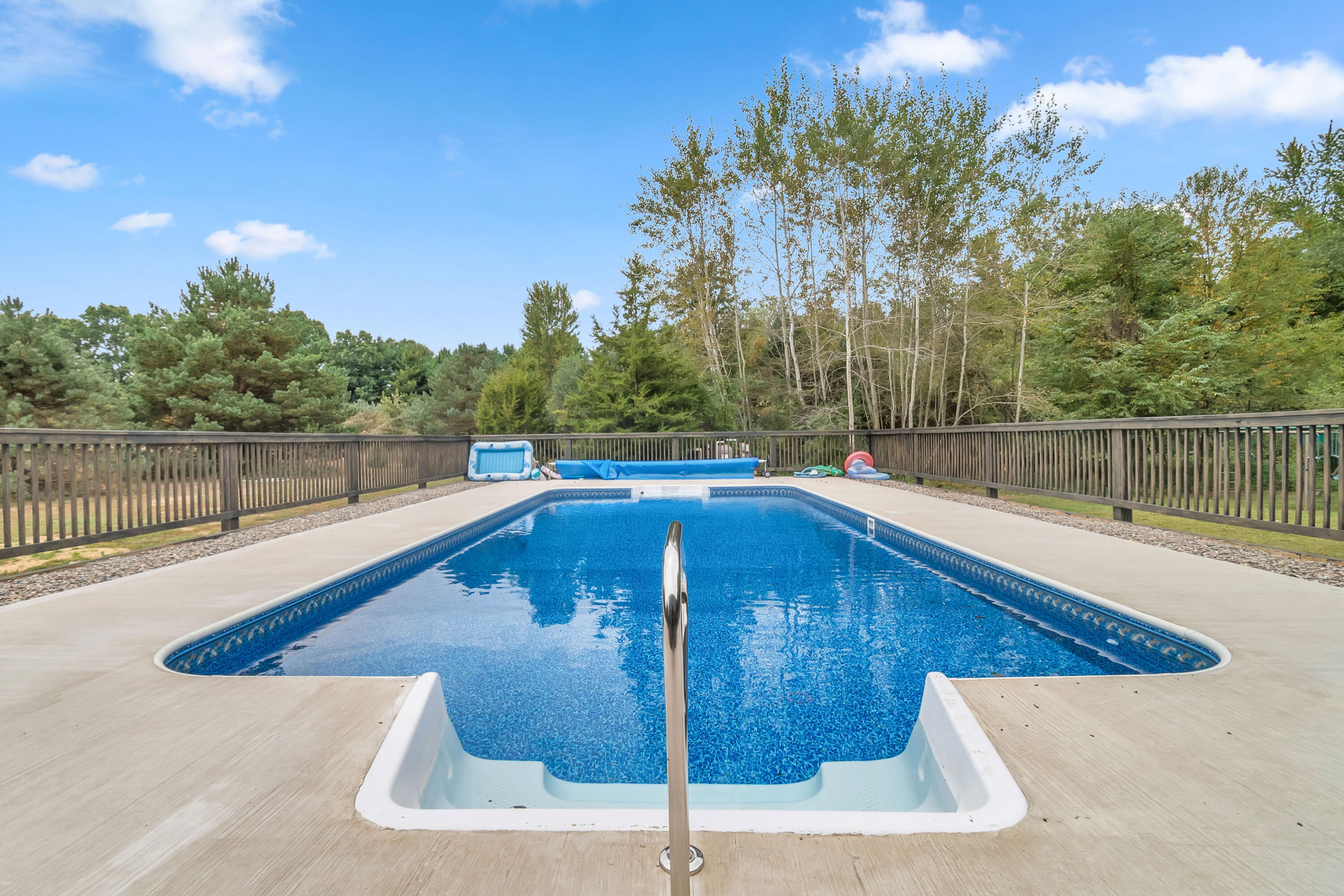 Quincy, Michigan, 49082, United States, 2 Bedrooms Bedrooms, ,3 BathroomsBathrooms,Residential,For Sale,1979767