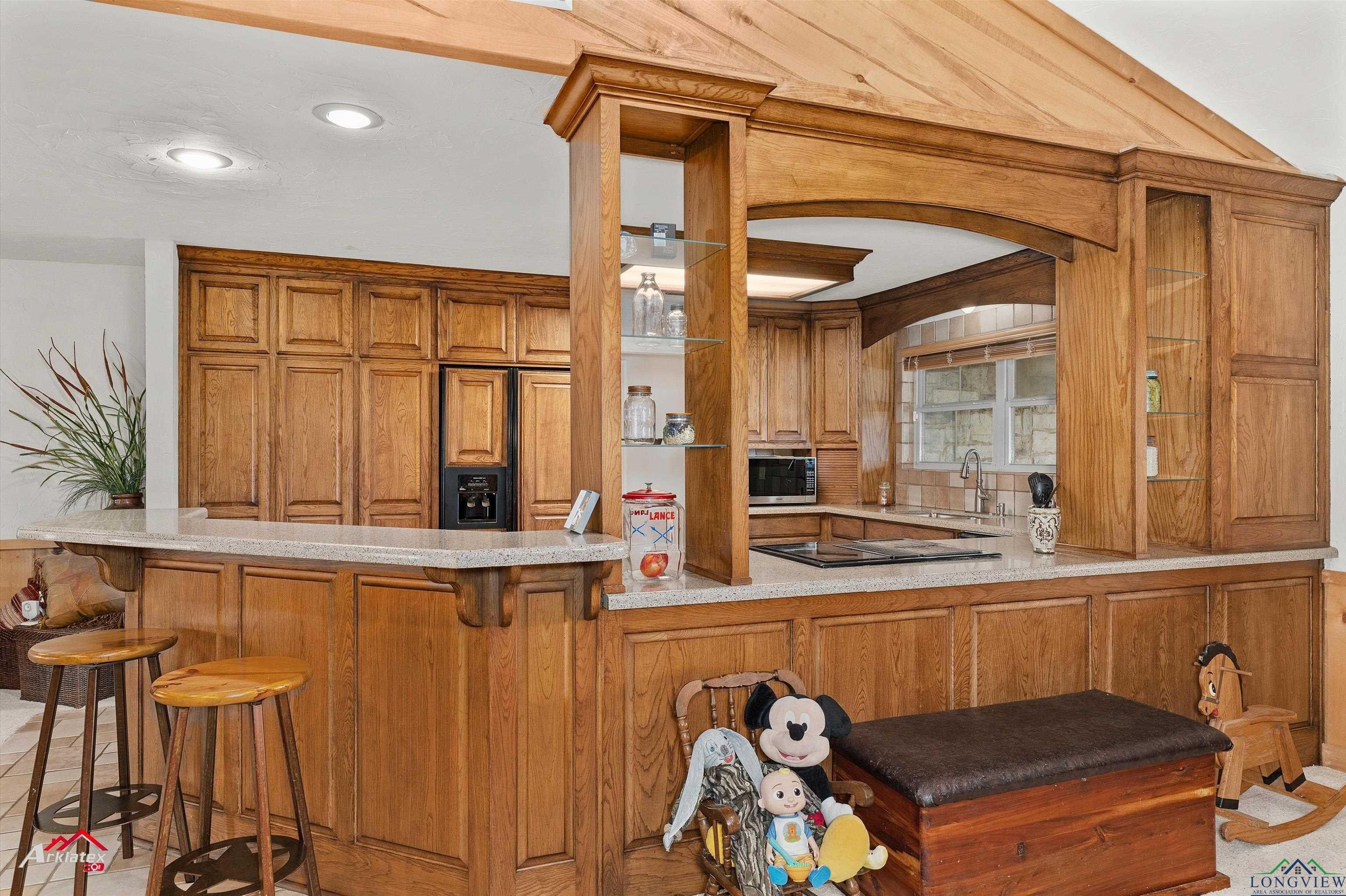 Marshall, Texas, 75672-4947, United States, 3 Bedrooms Bedrooms, ,4 BathroomsBathrooms,Residential,For Sale,1982293