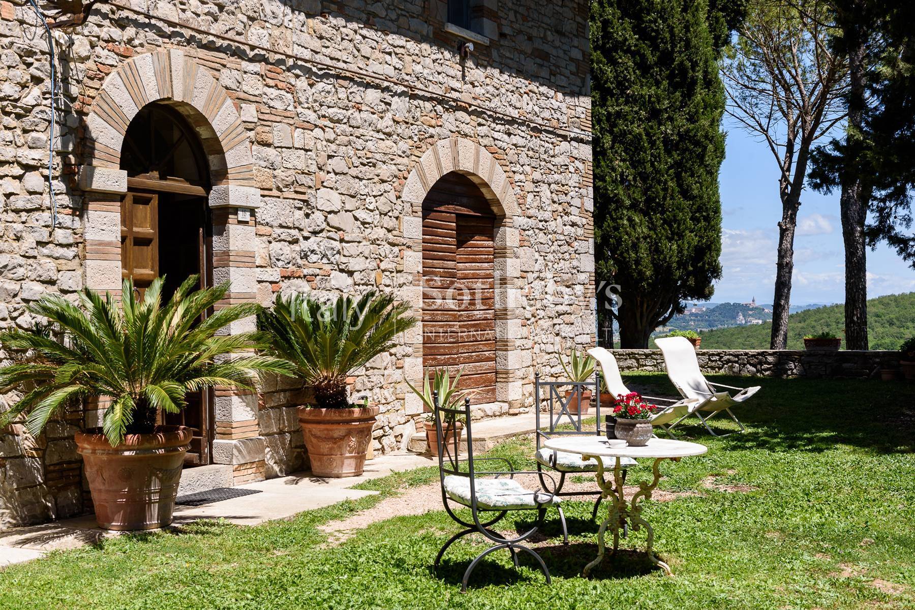  13th-Century Watchtower with Breathtaking Views over Todi - 物件實景